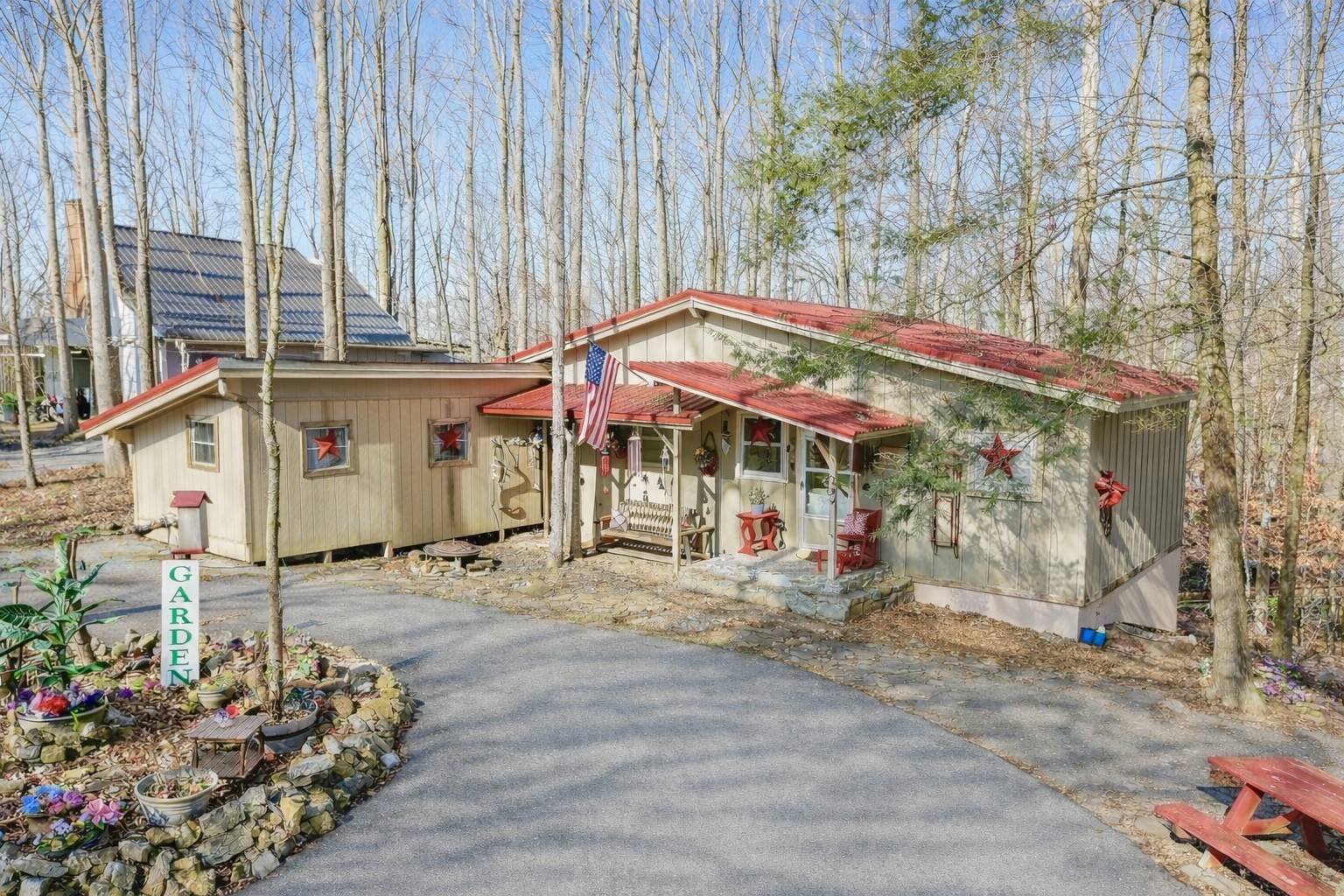 605 Holiday Haven Dr — photo