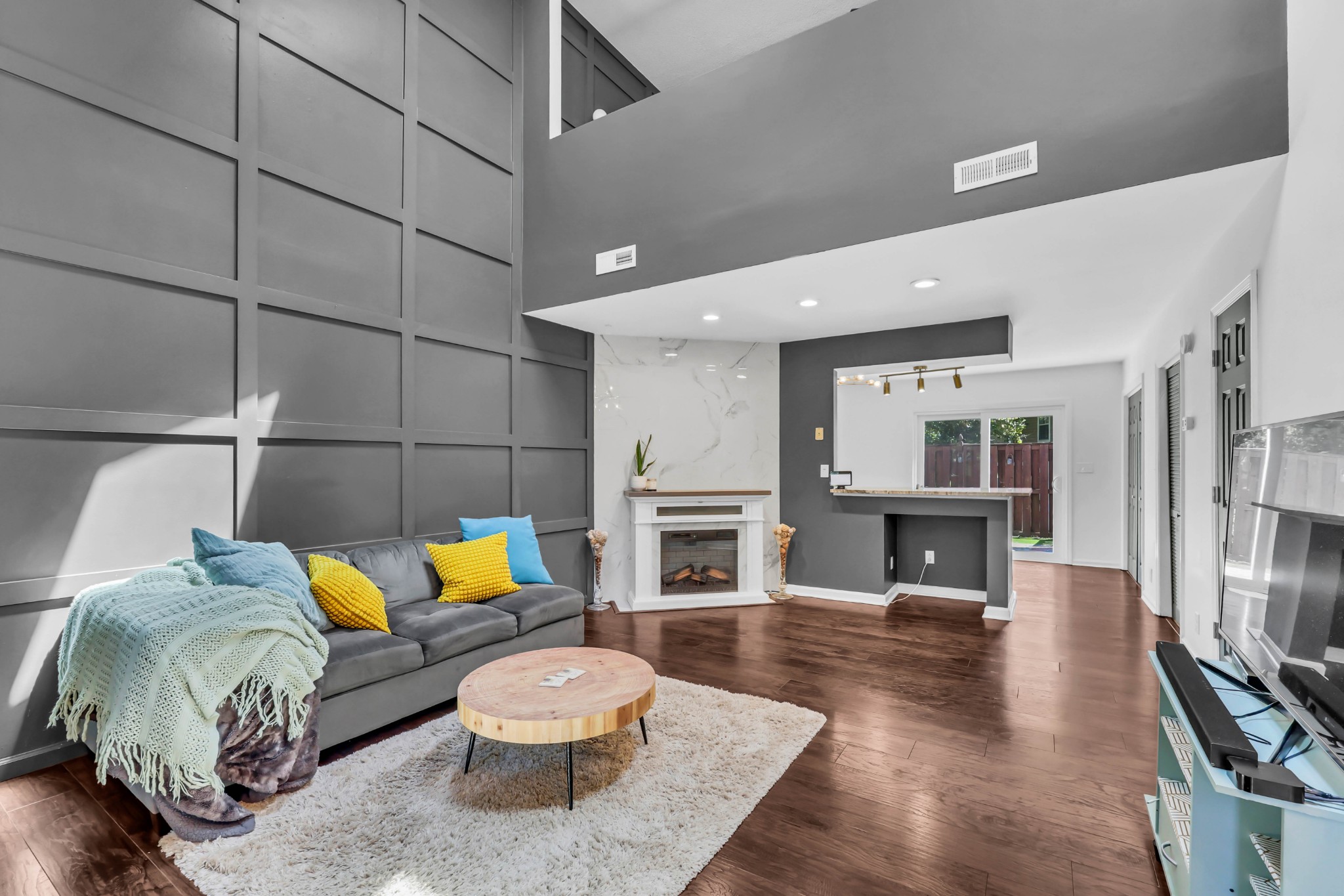 104 Carriage Pl — photo