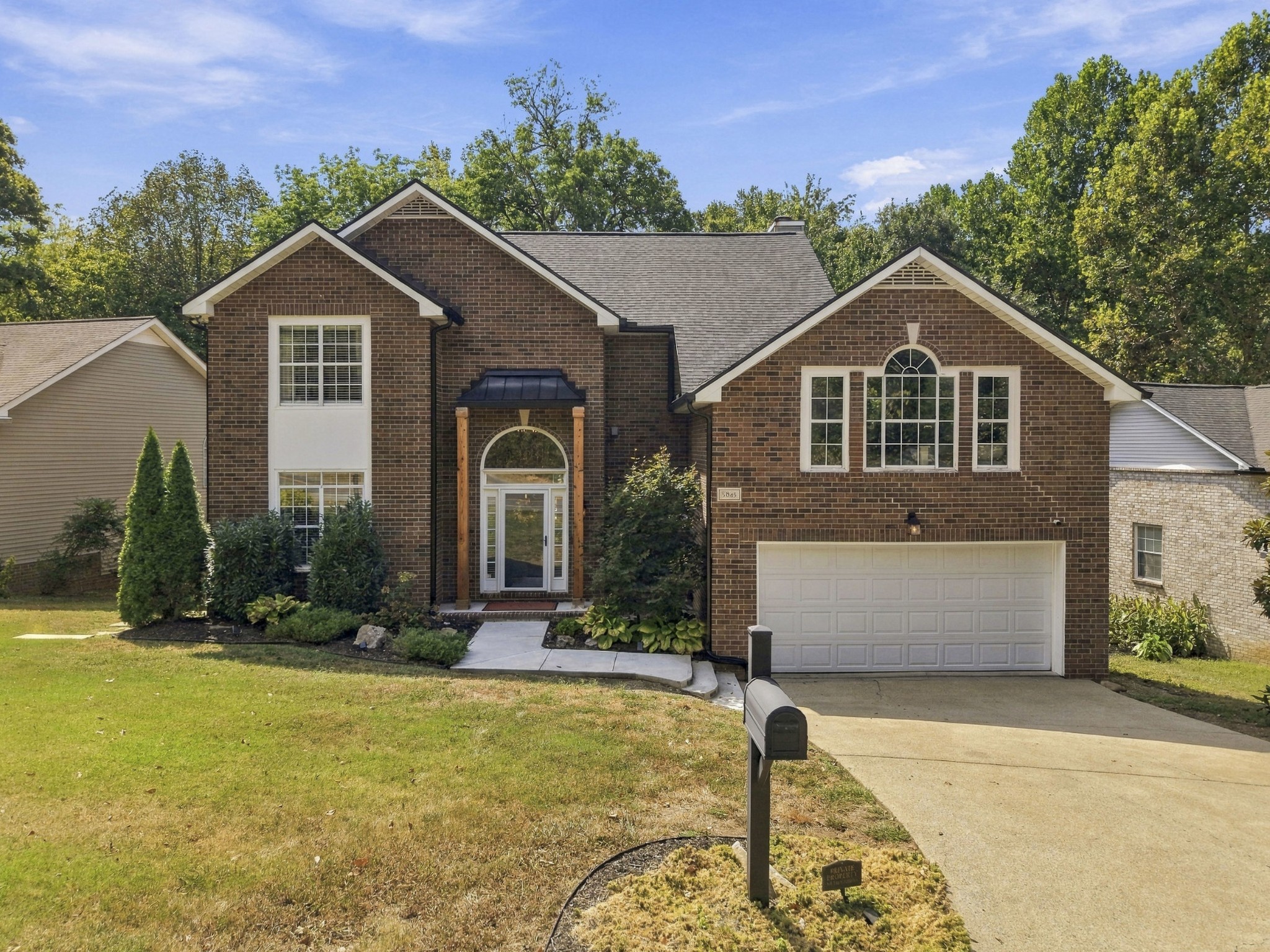 5845 Woodlands Ave — photo
