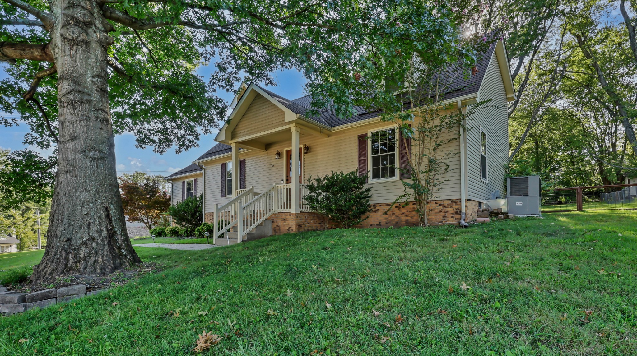 1025 Hillshire Dr — photo