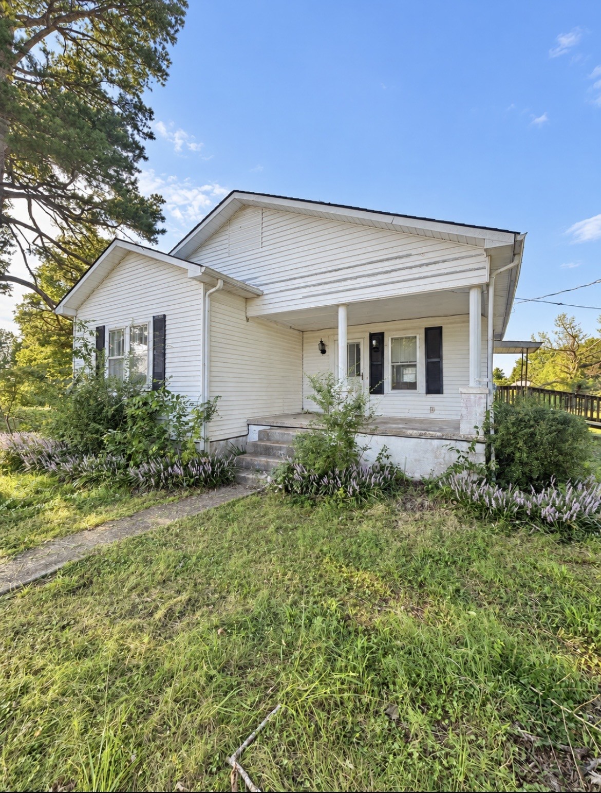 560 State Line Road, Loretto, TN 38469