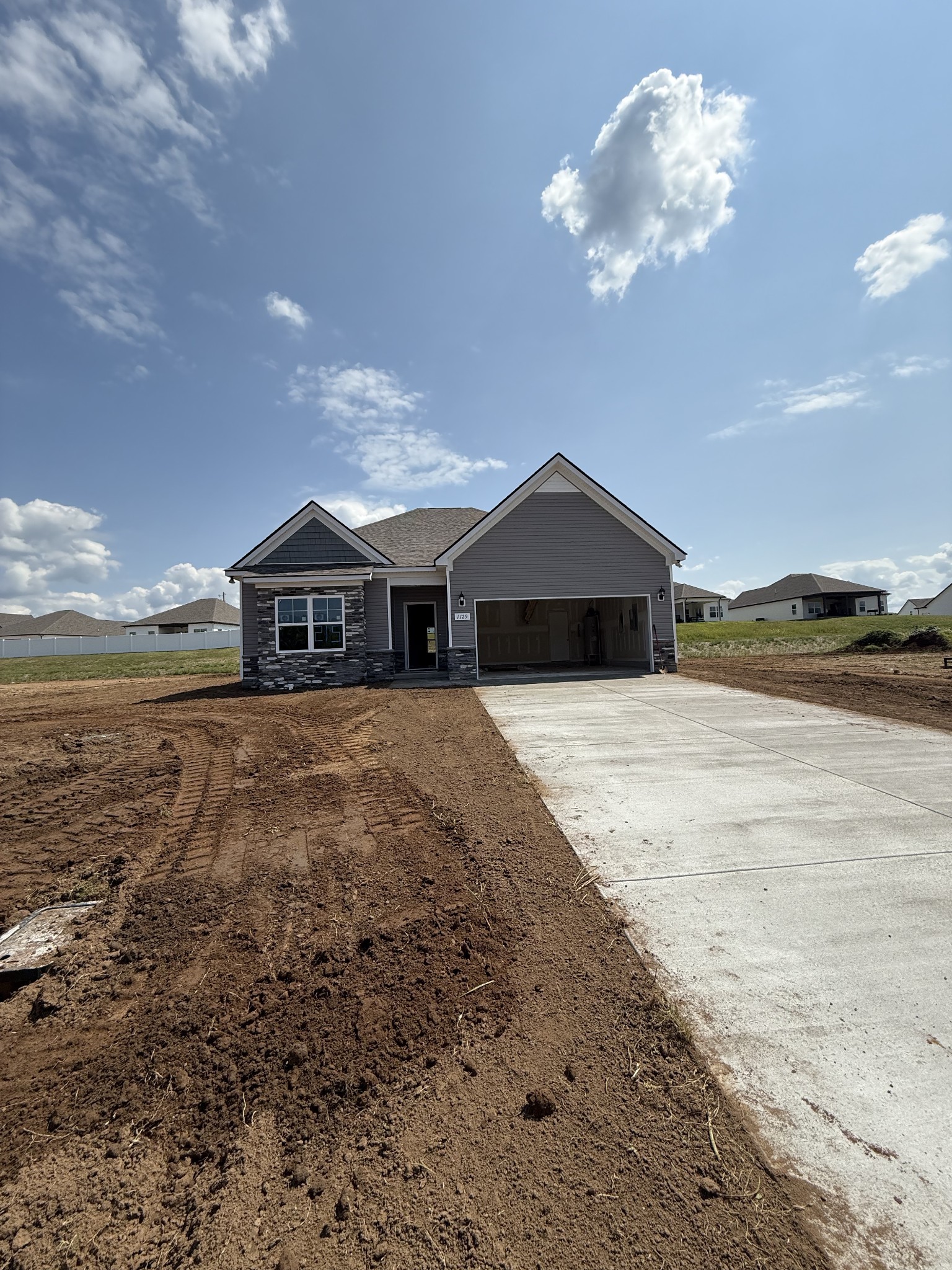 733 Creekbend Ln — photo