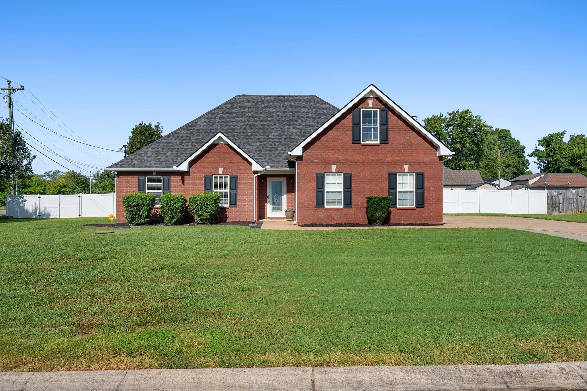 1005 Stratus Dr — photo