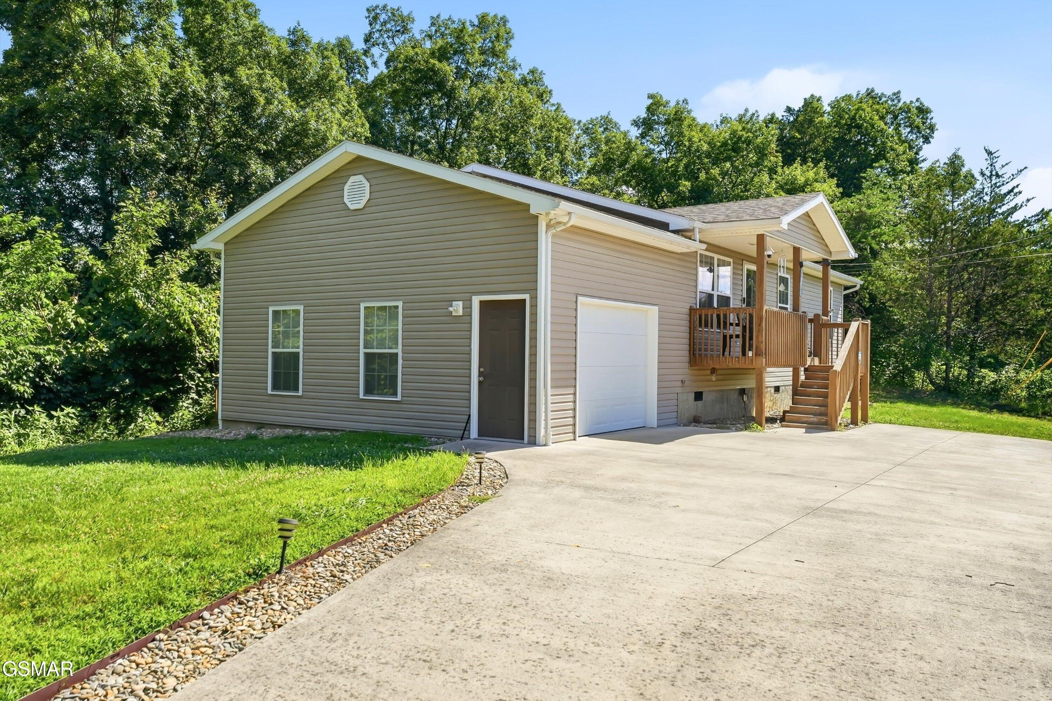 1044 Lake Smoky Road — photo
