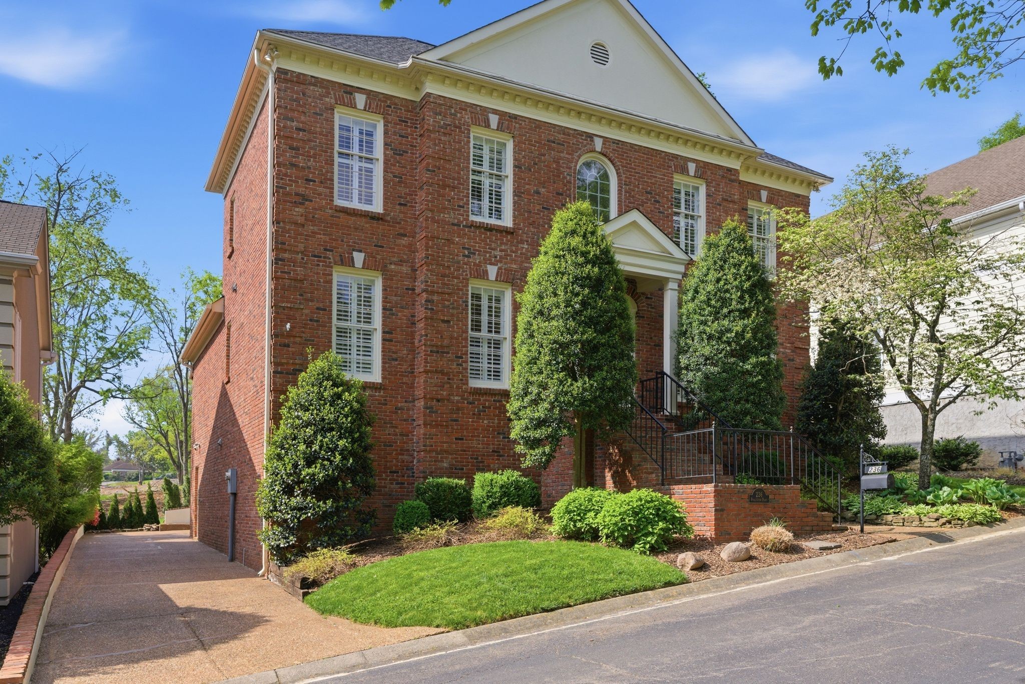 236 Burlington Pl — photo