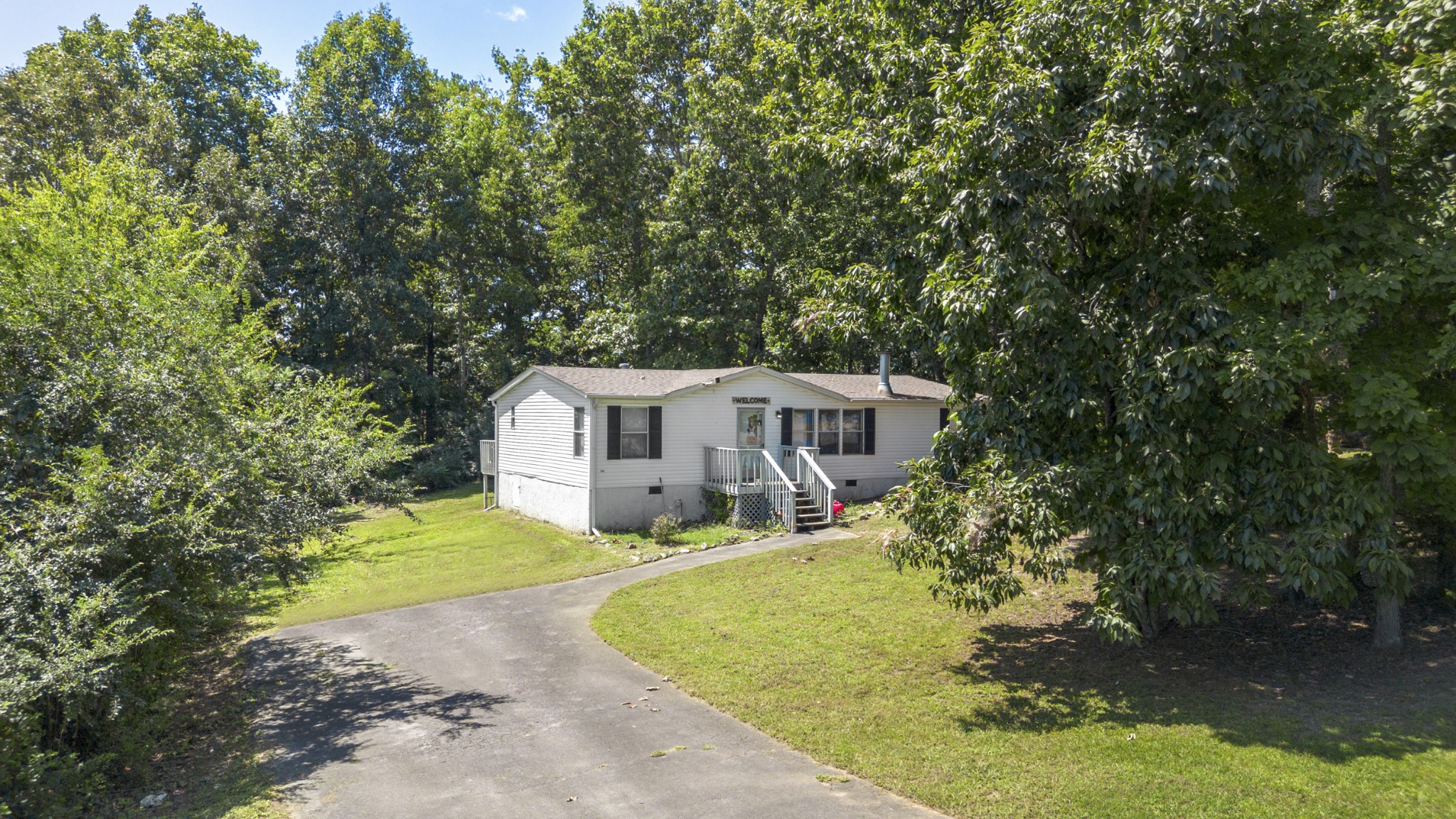210 W Meadows Ln, NE — photo