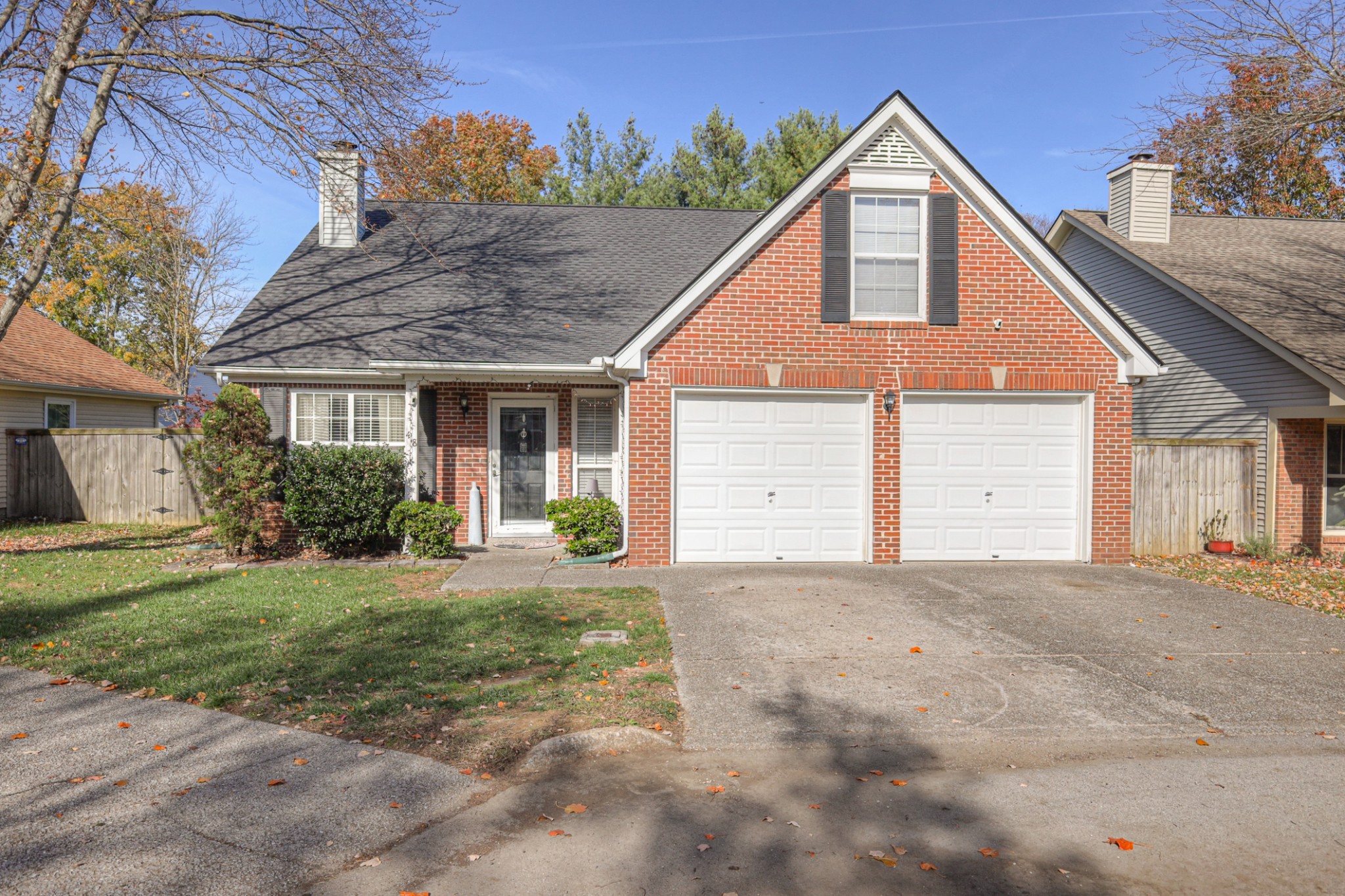 418 Newbary Ct — photo