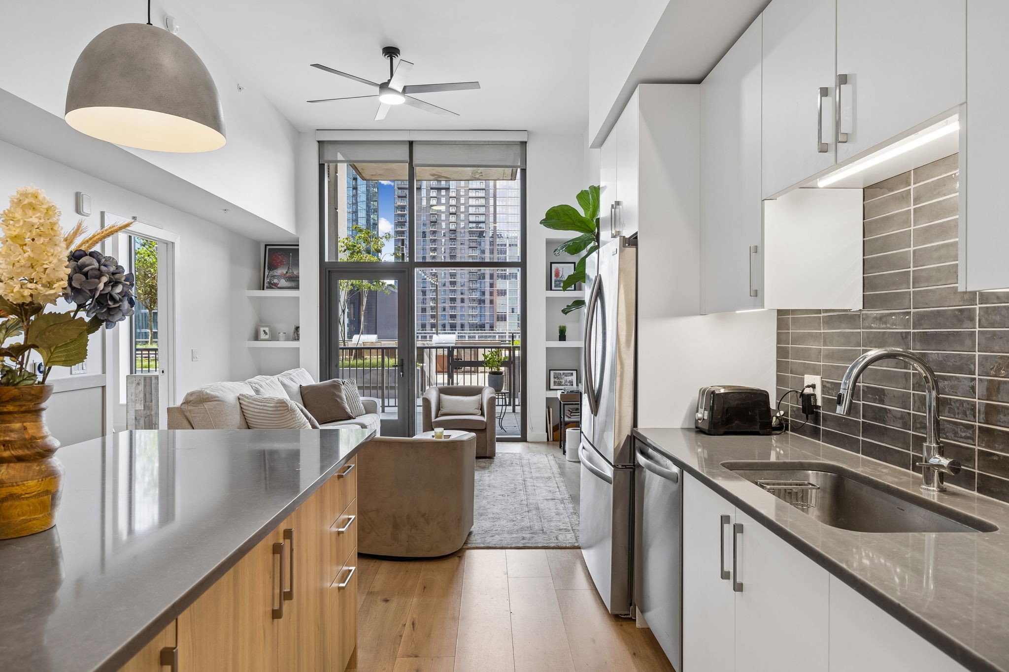 1212 Demonbreun St 607 — photo