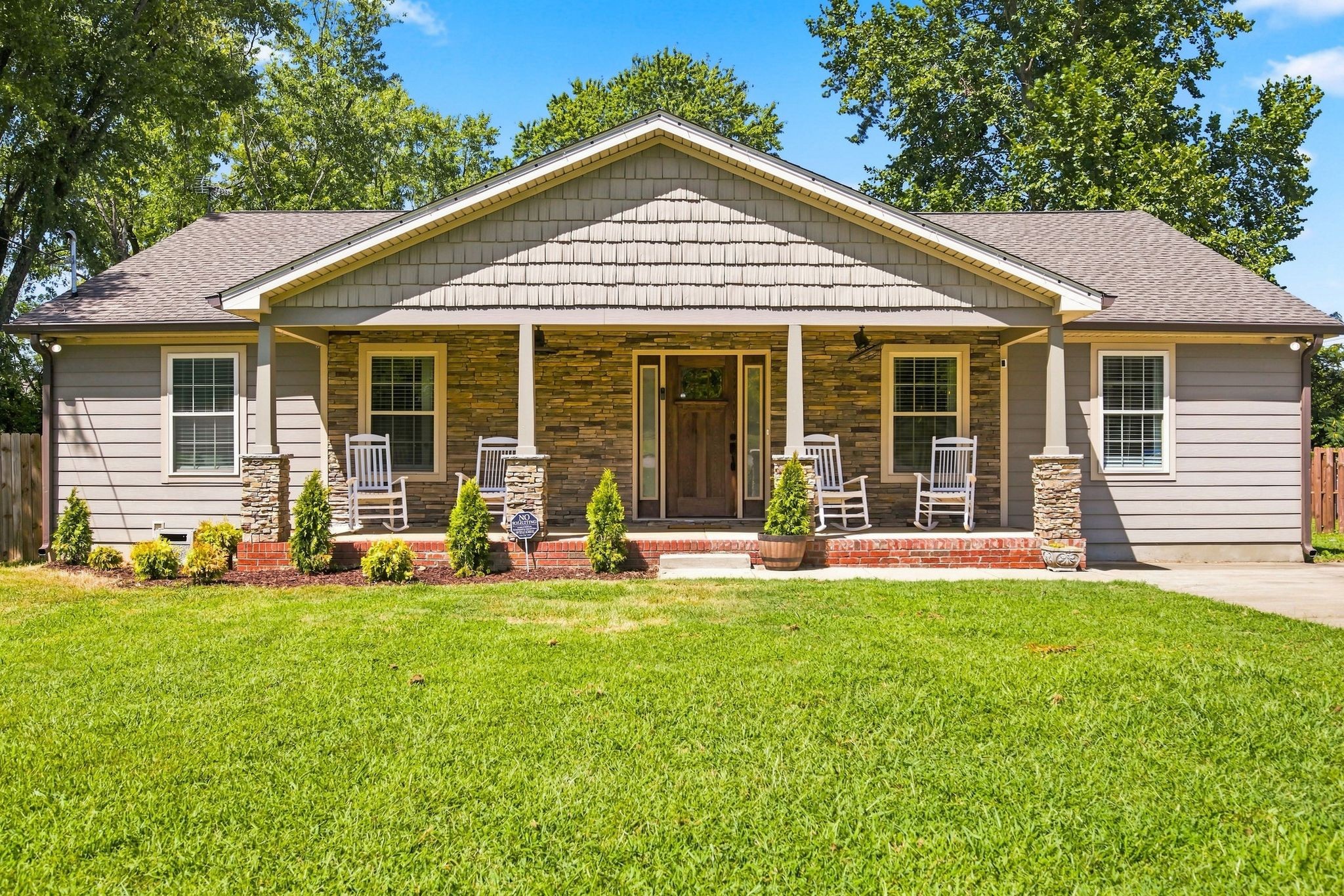 1412 Suzanne Dr — photo