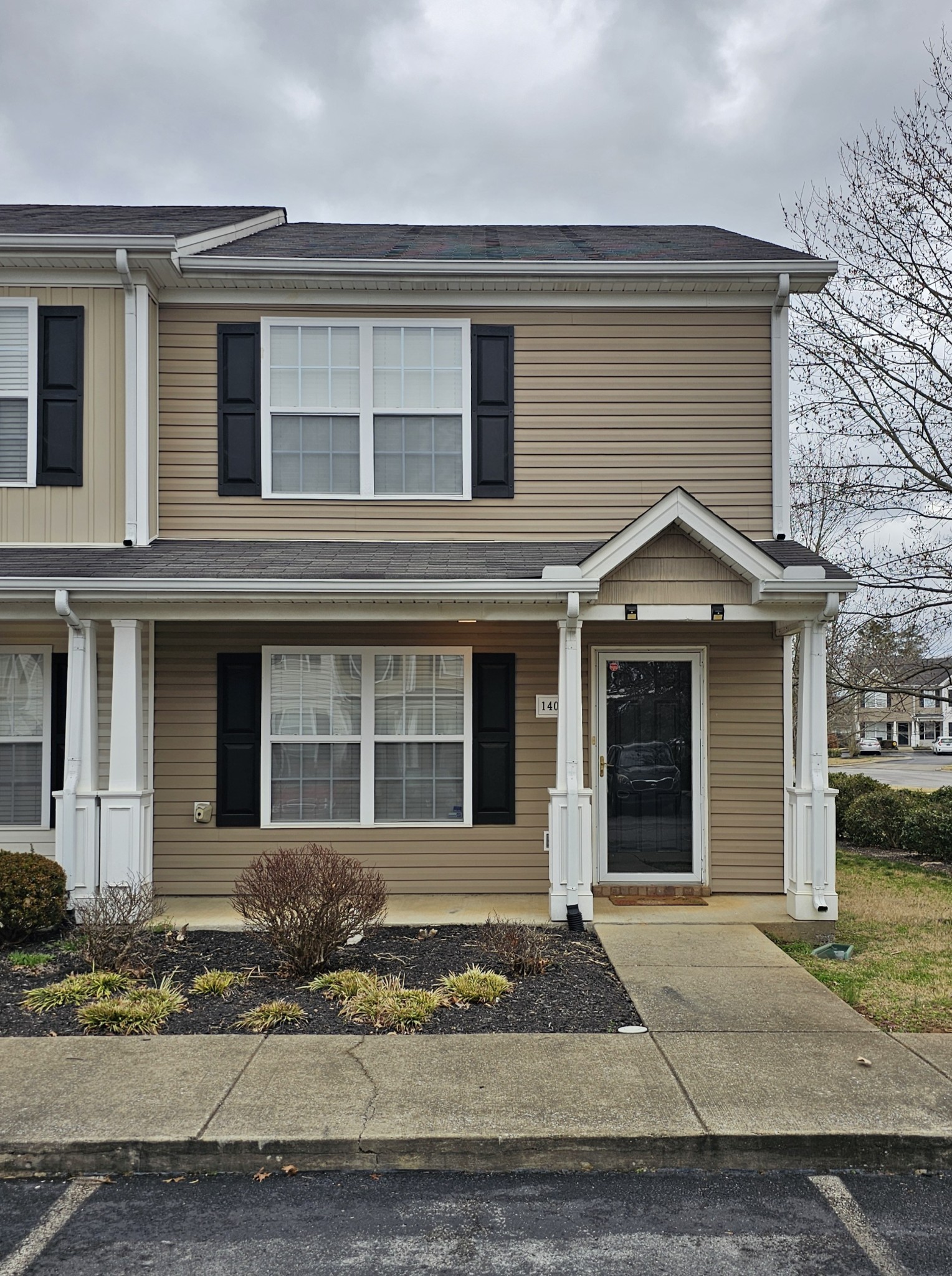 1402 Orange Ct — photo