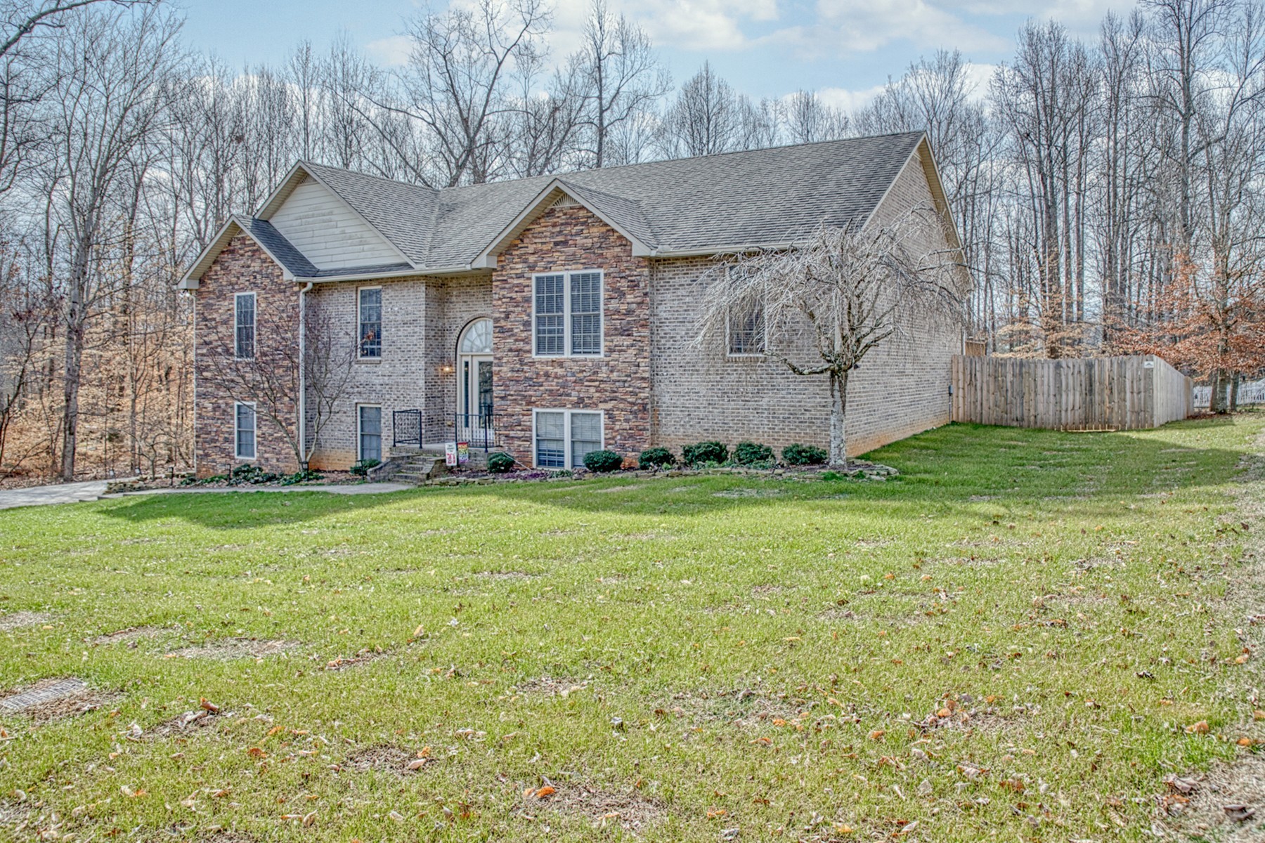 715 Stoneybrook Ct — photo