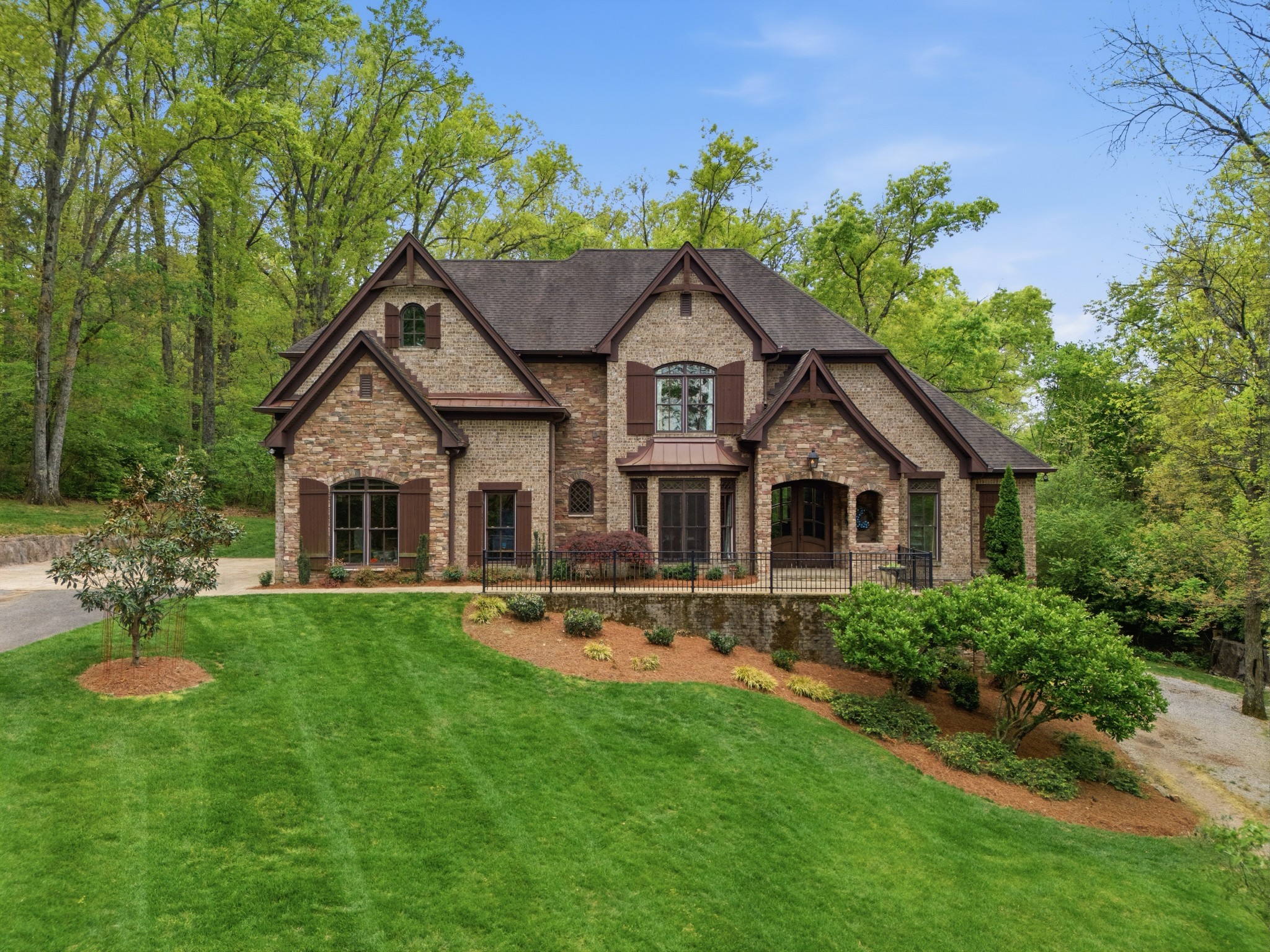 1024 Redmond Ct — photo