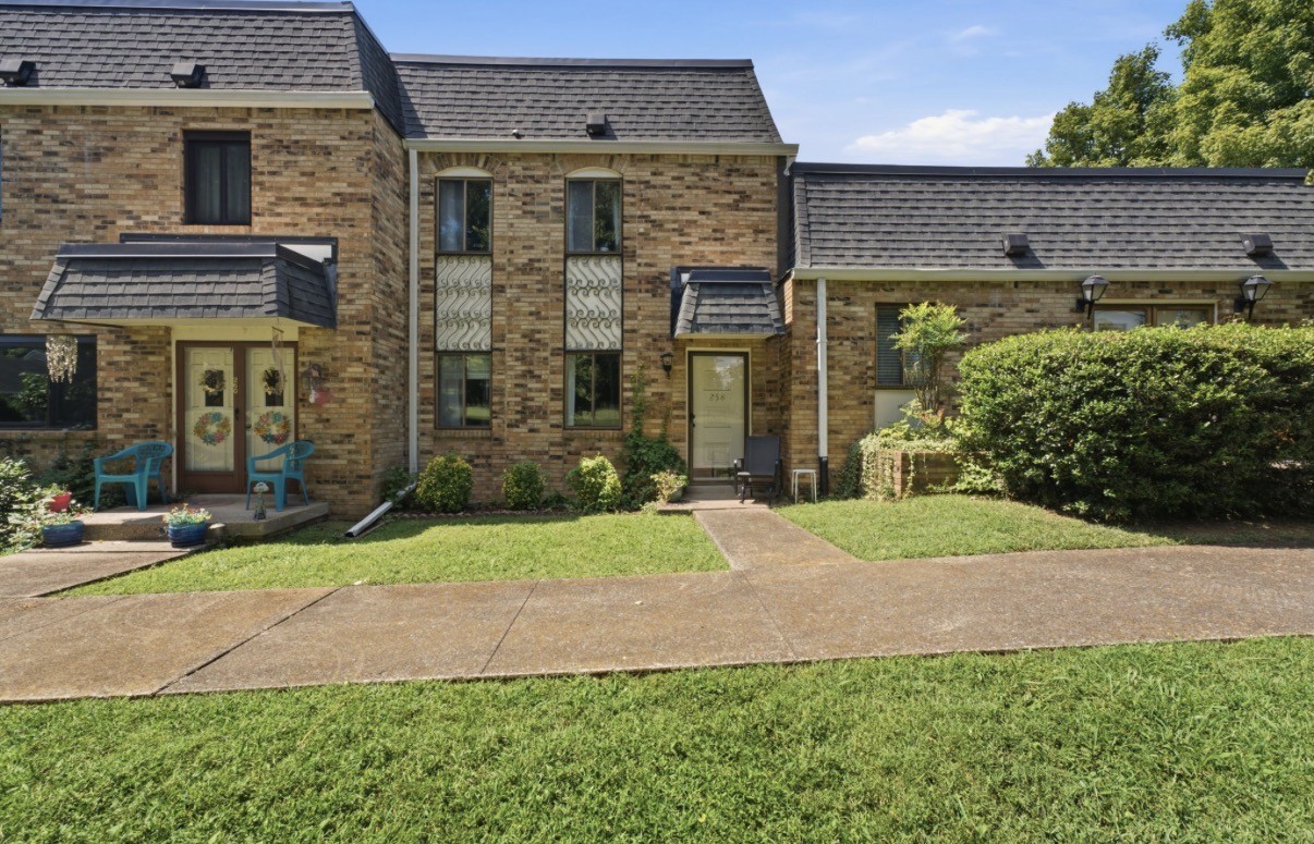 258 Lake Chateau Dr — photo