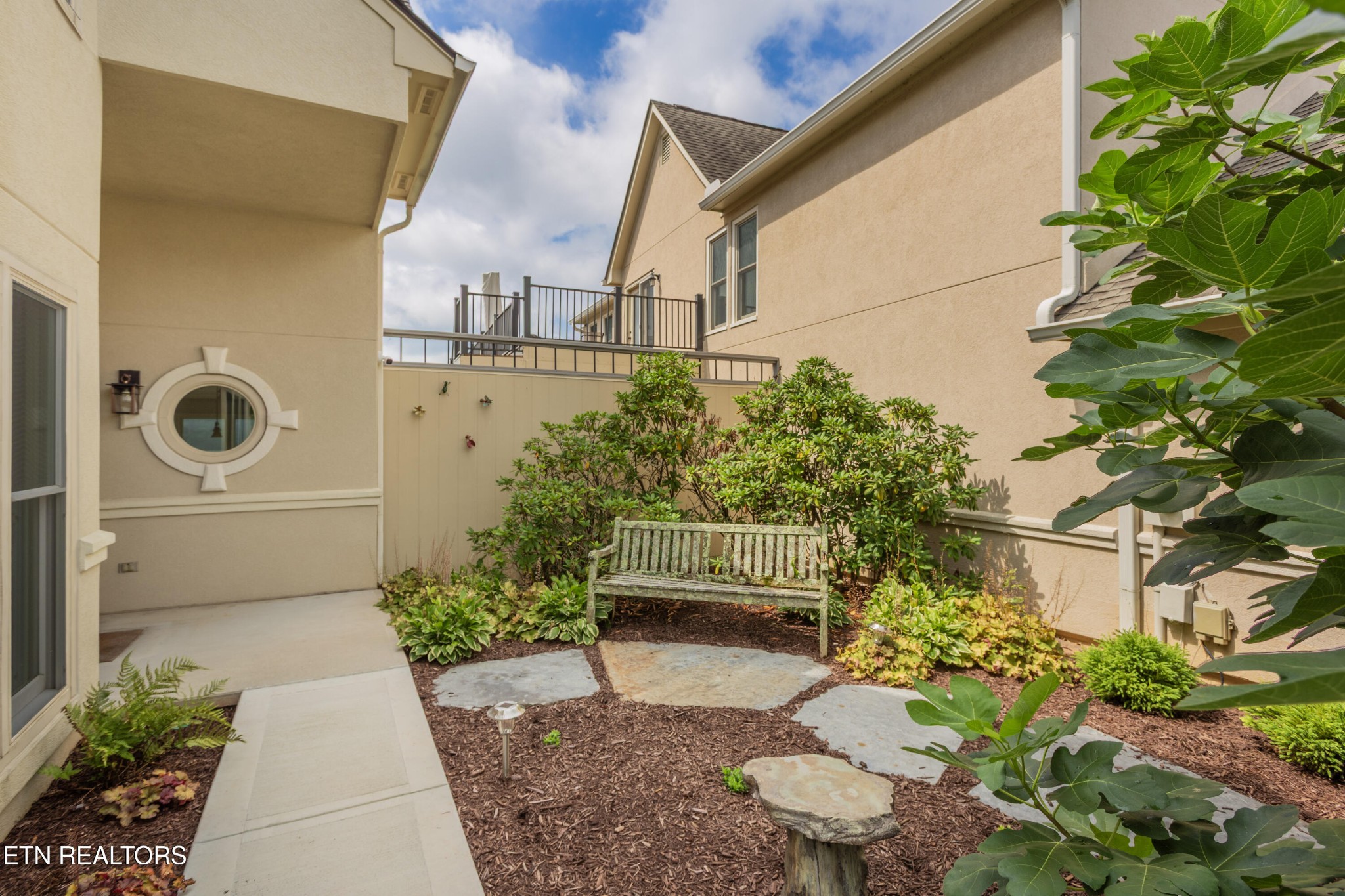 3445 Commodore Point — photo