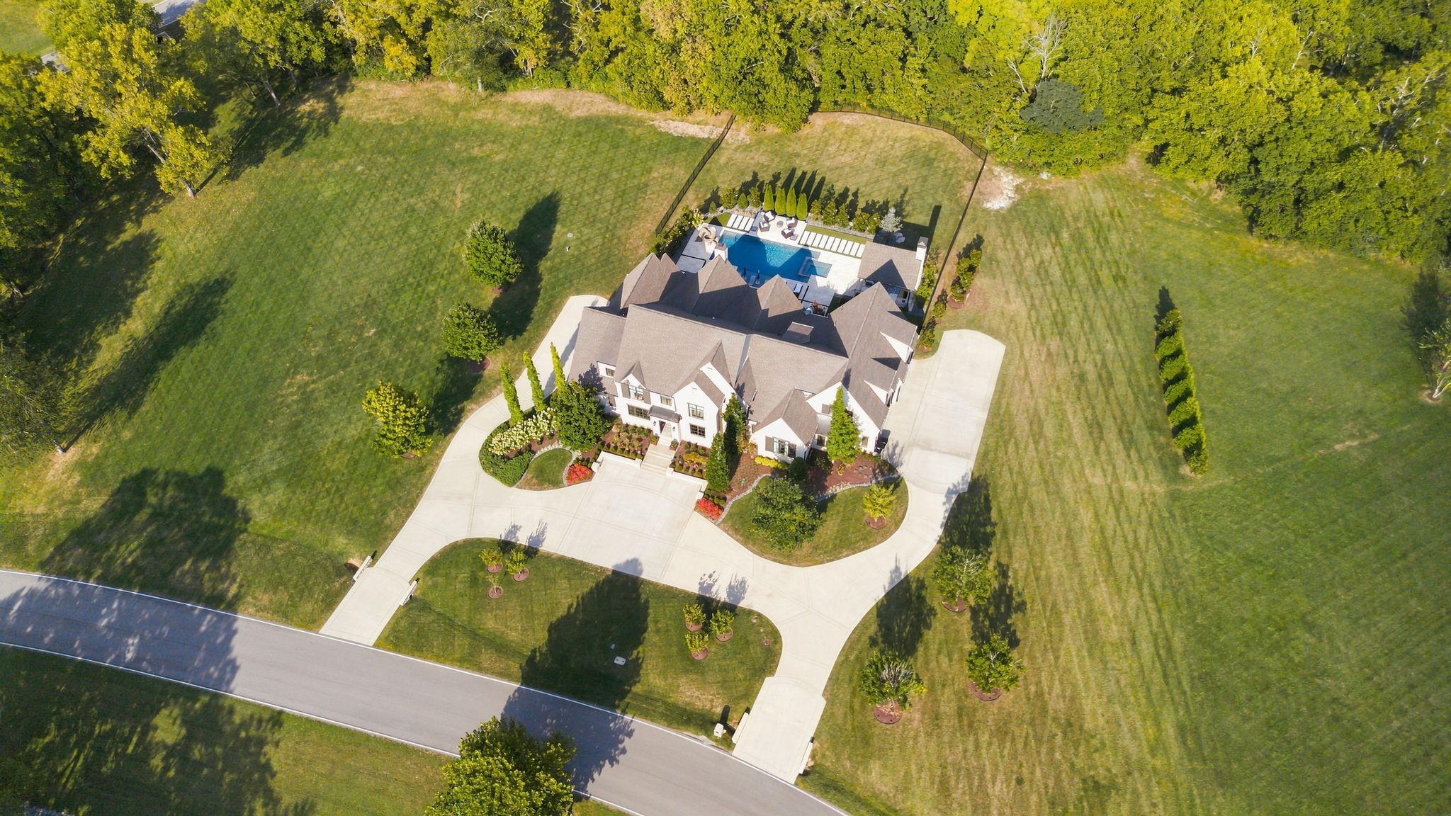 1004 Cartwright Close Dr — photo
