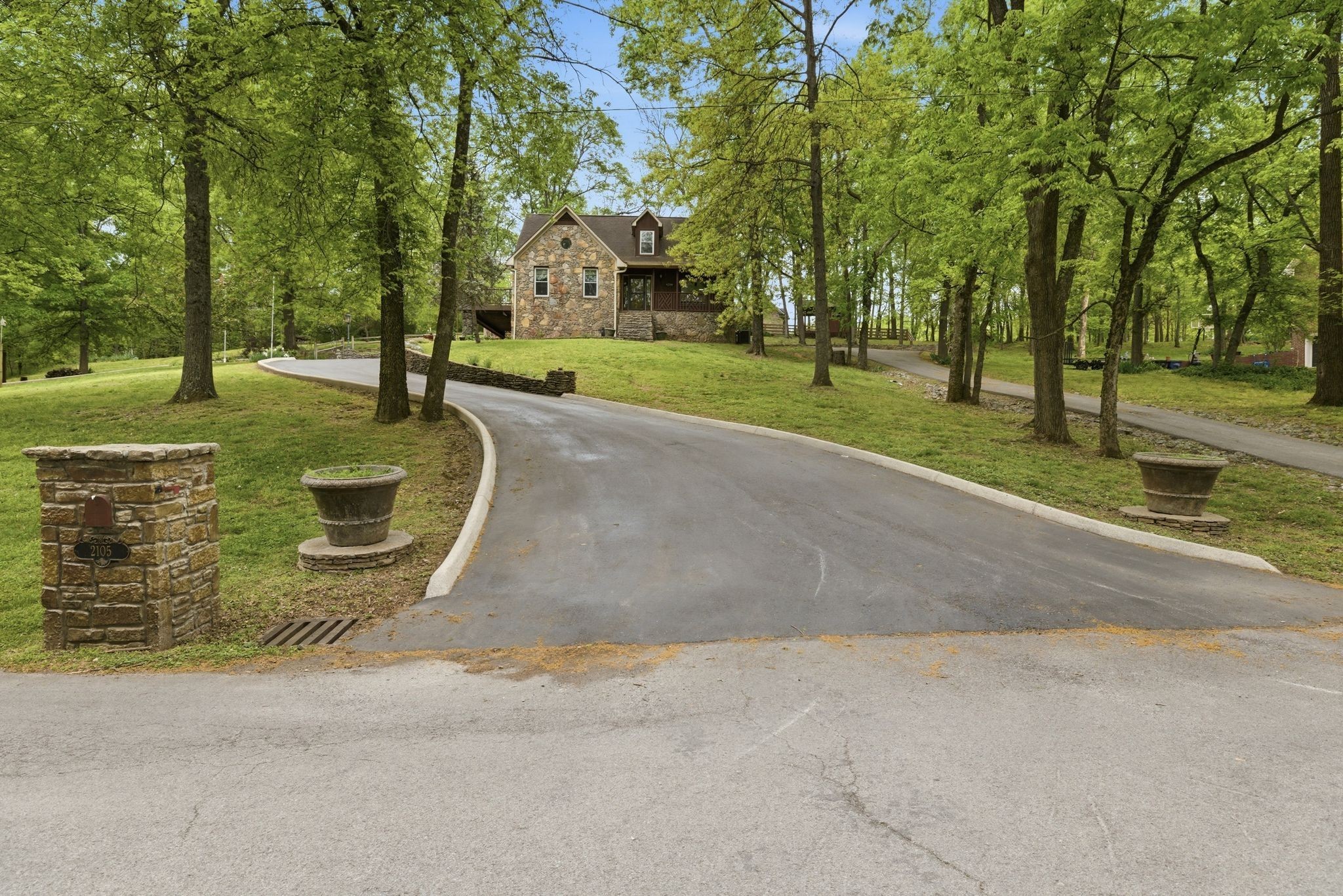 2105 Alpine Dr — photo
