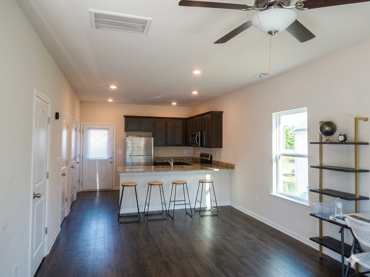 4053 Cody Dr — photo