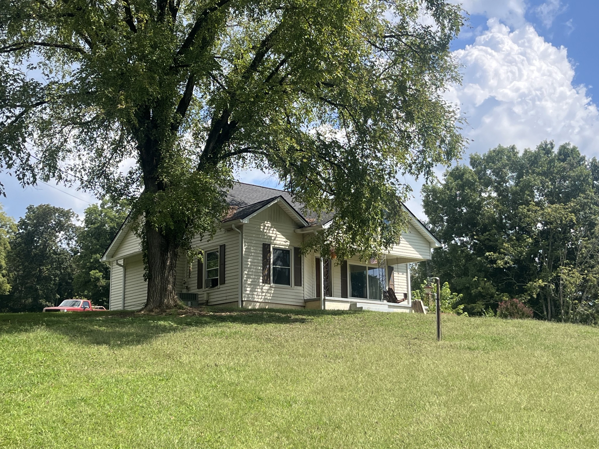 8 Oak Ln — photo