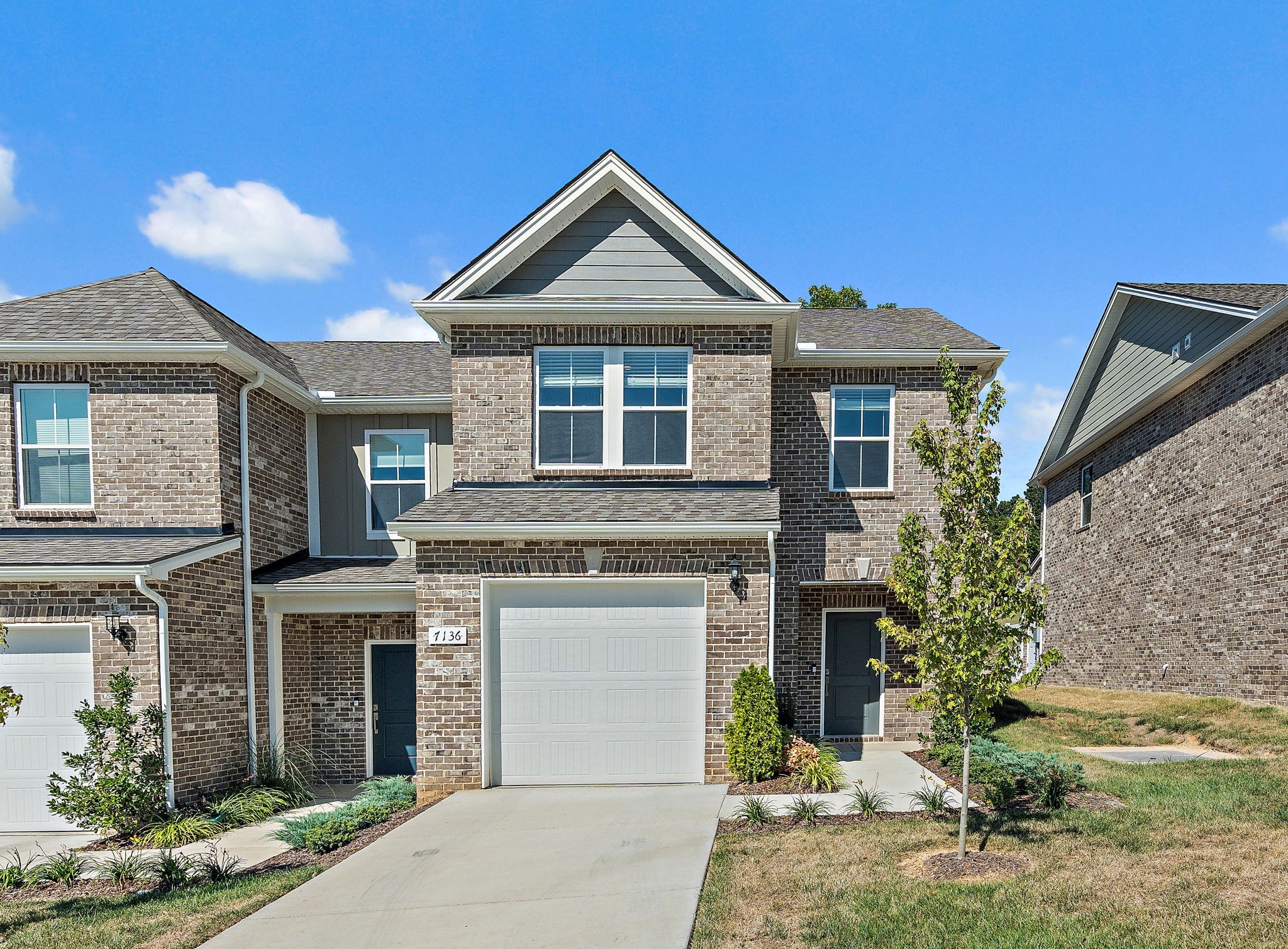 7136 Mapleside Ln — photo