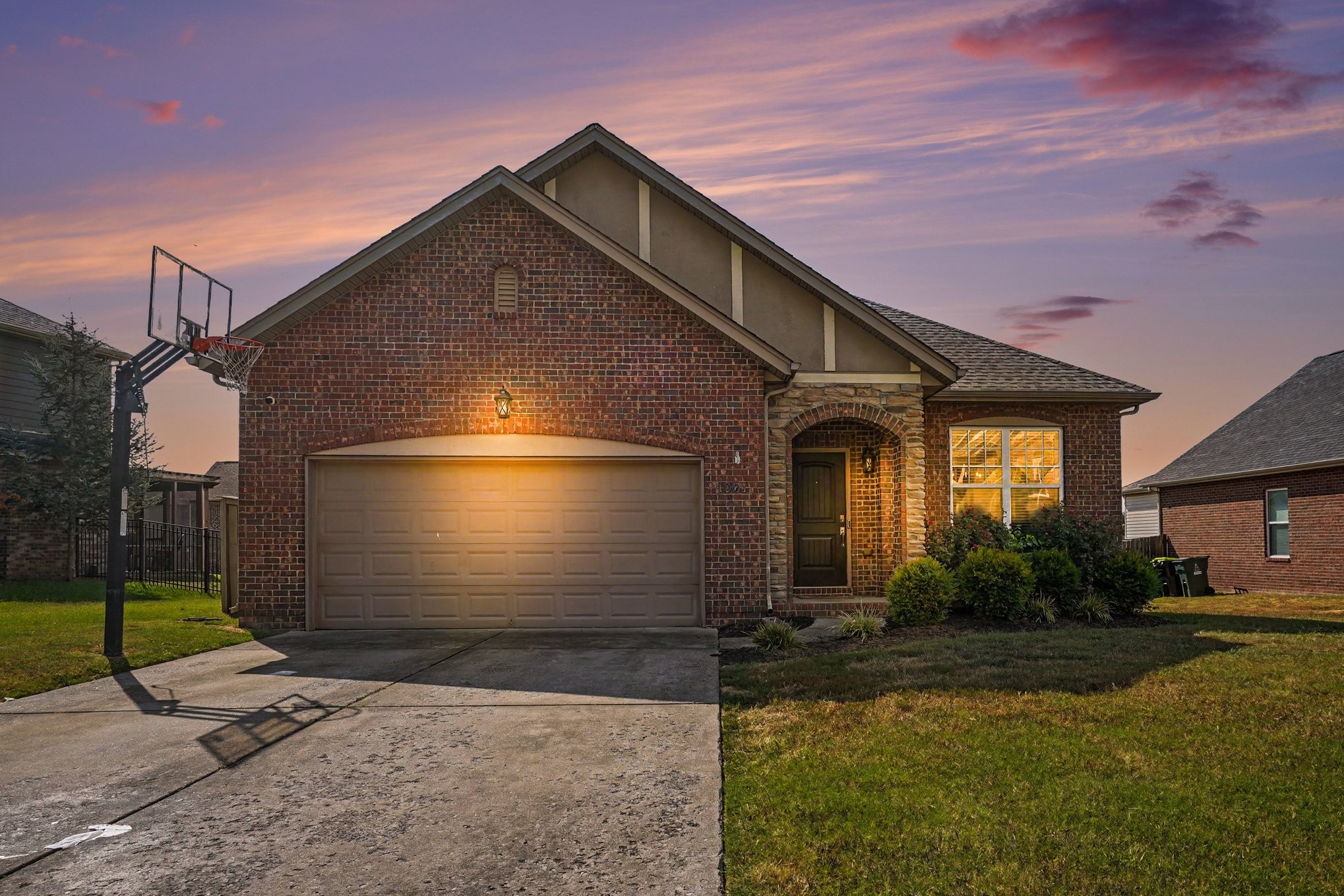 1061 Oakhall Dr — photo