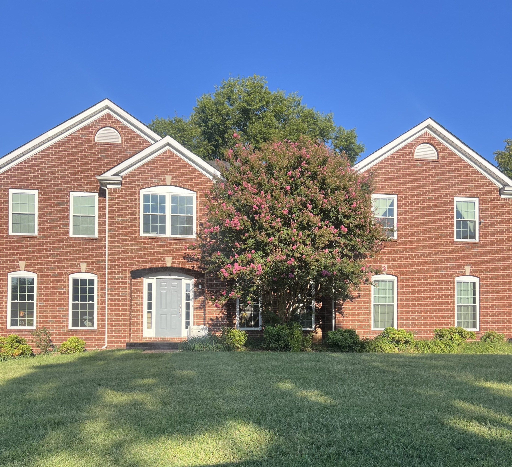 201 Briarcotes Cir — photo