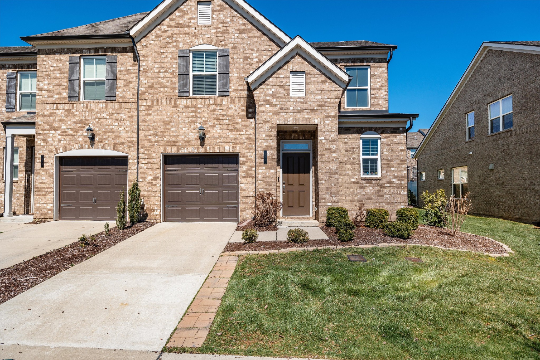416 Deveron Dr — photo