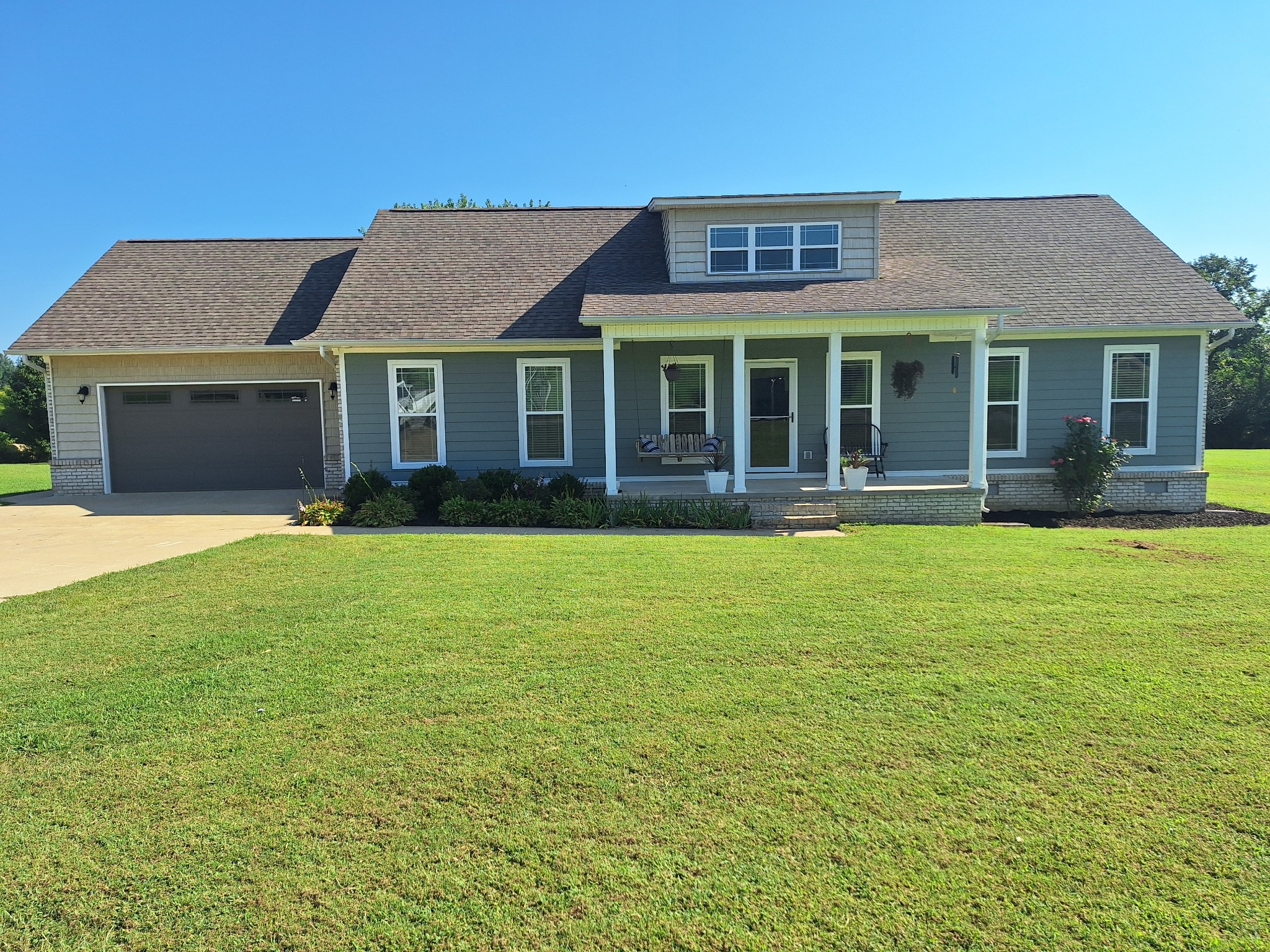 254 W Laurel Dr — photo