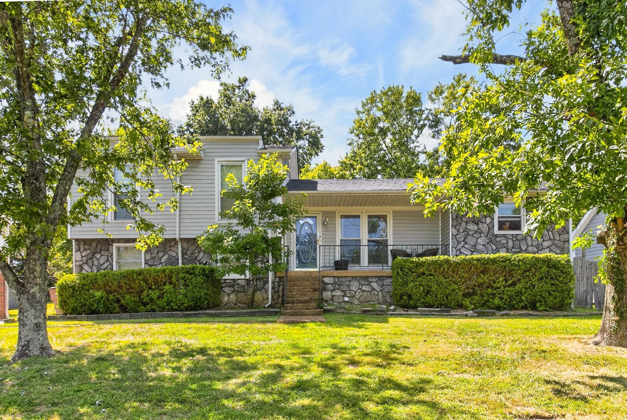 218 Cedarview Dr — photo