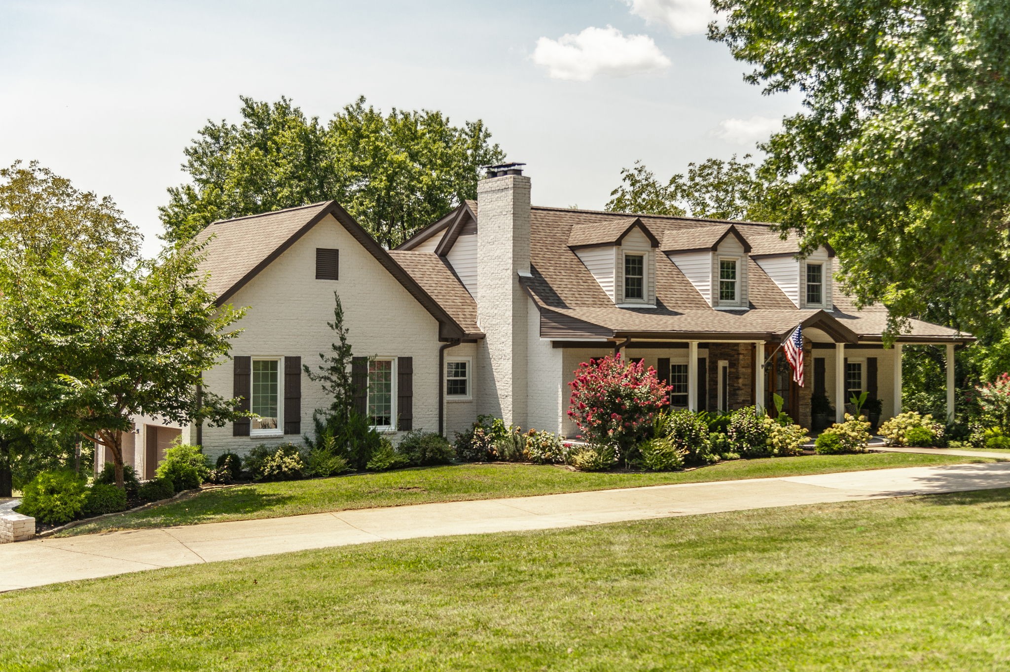 1048 Hillview Dr — photo