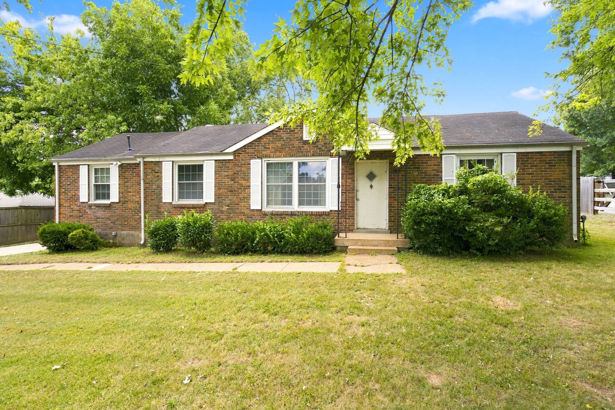 511 Brentlawn Dr — photo