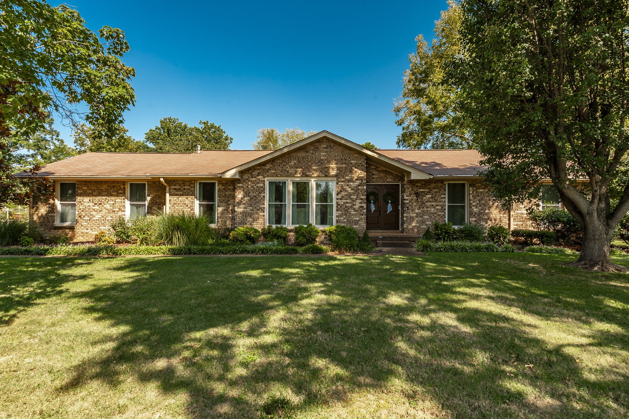 1097 Lakeshore Dr — photo