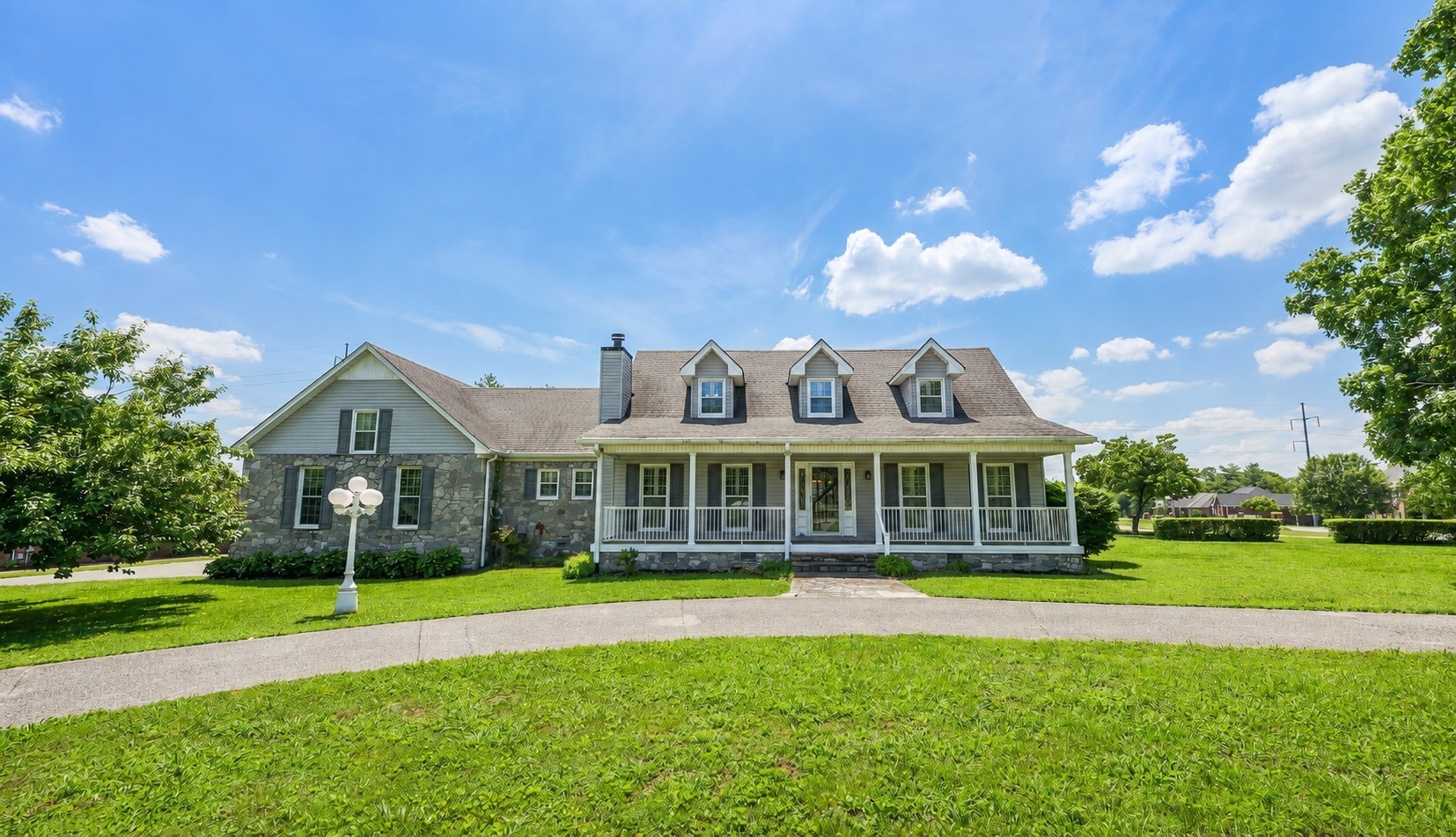 131 Stonehouse Dr — photo