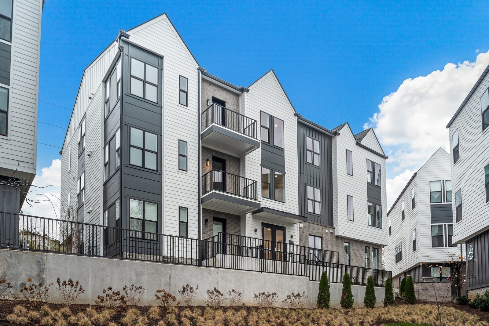 505 Community Ct 202 — photo