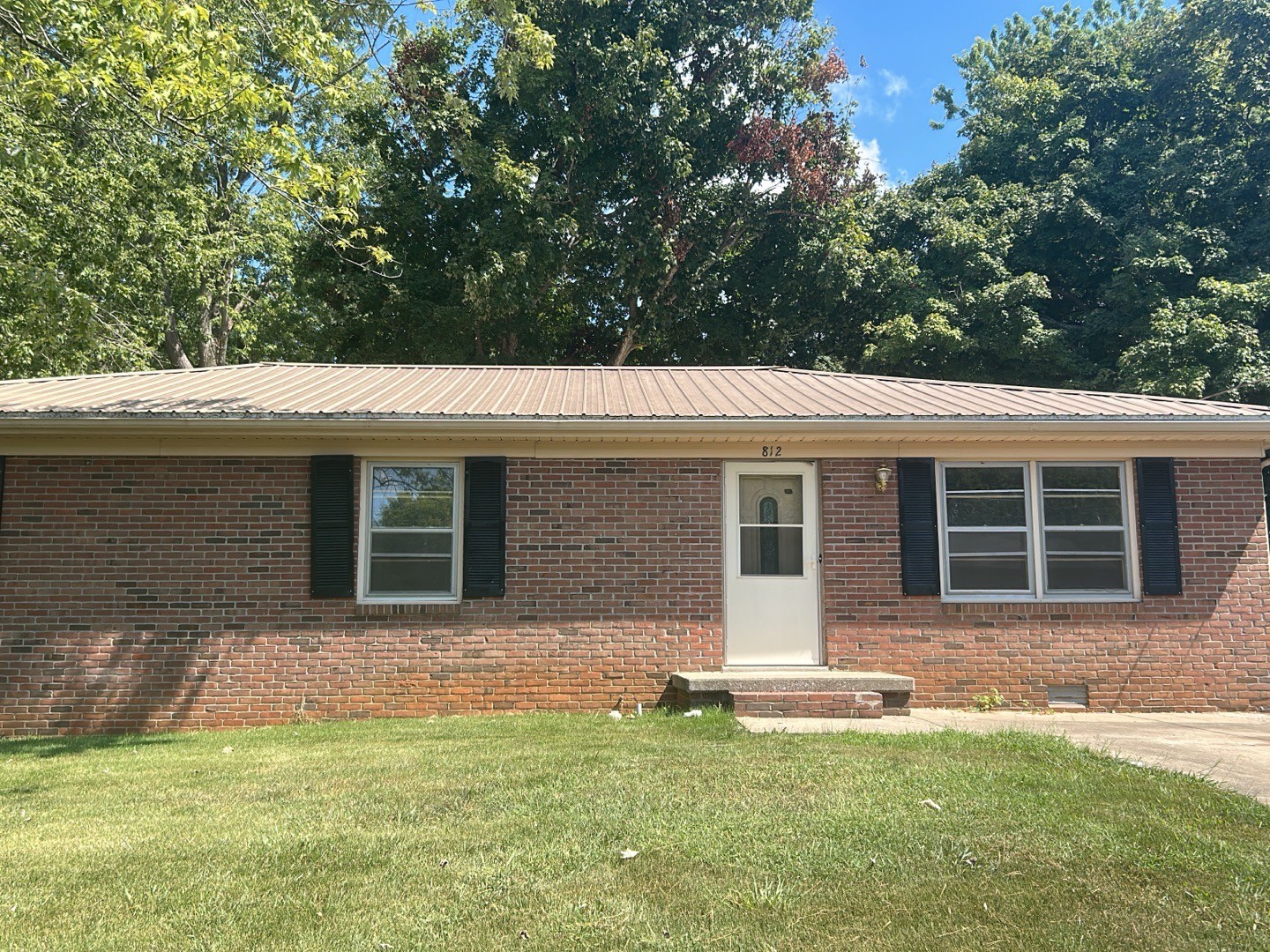 812 Springmont Dr — photo