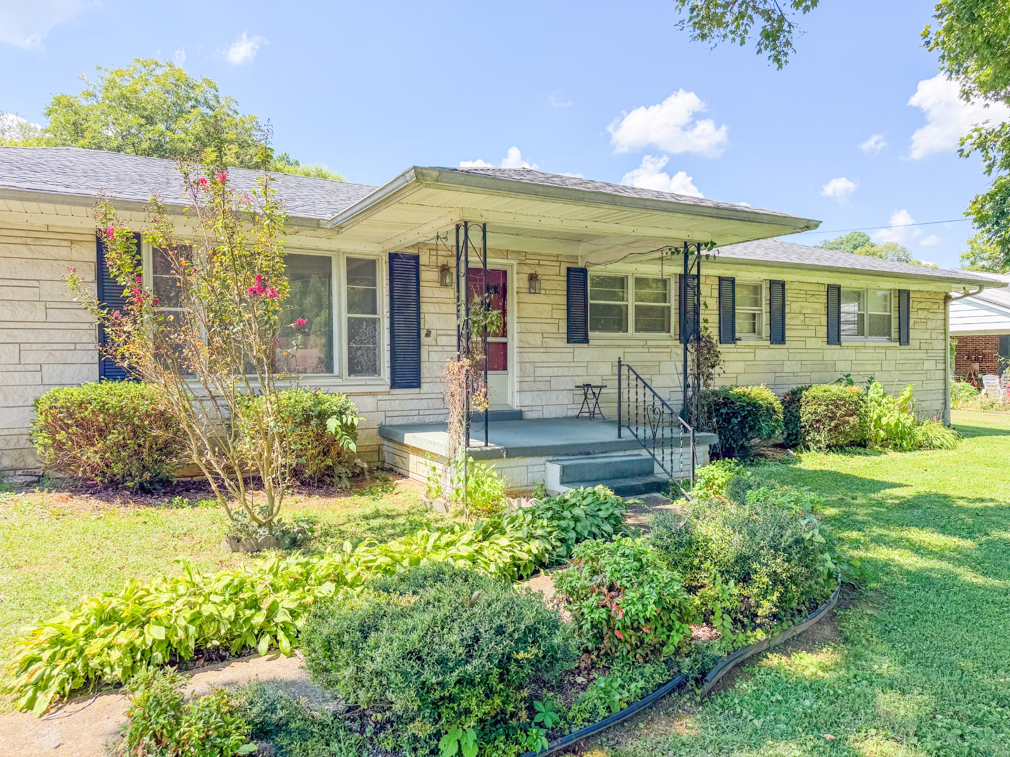 2709 Columbia Hwy — photo