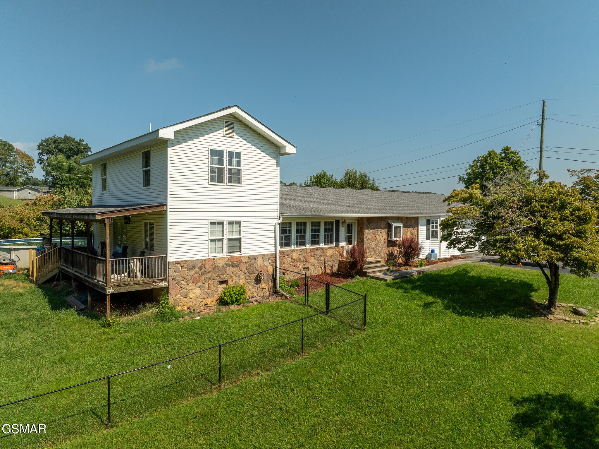 920 Oakwood Drive — photo