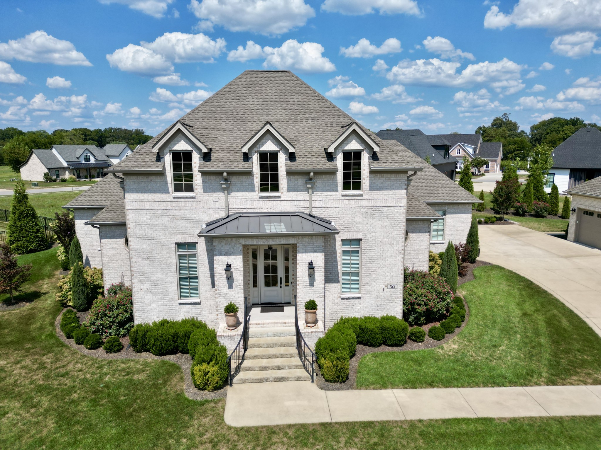 753 Cousins Ct — photo