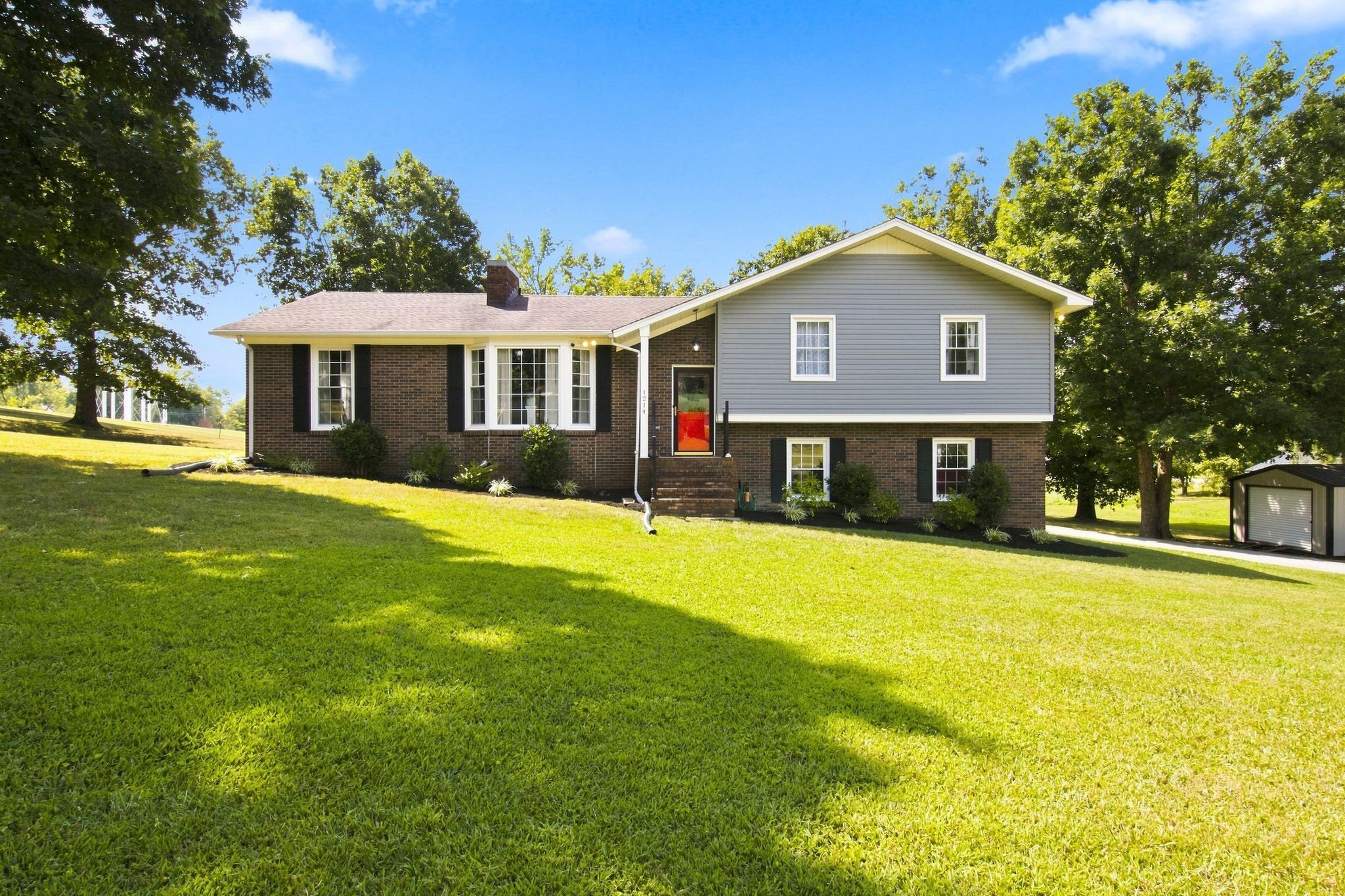 1214 Rainbow Cir — photo