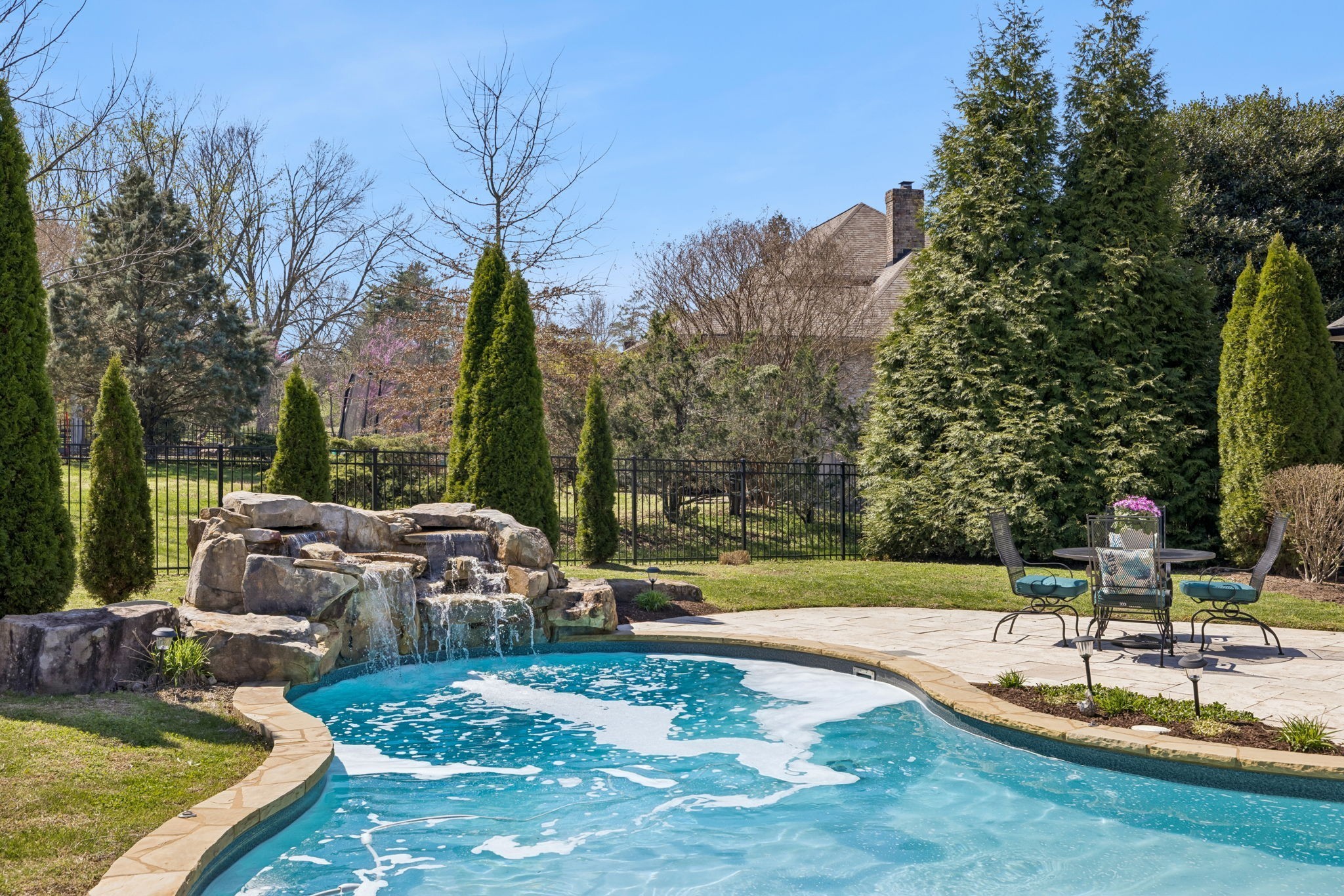 1412 Arrowhead Dr — photo
