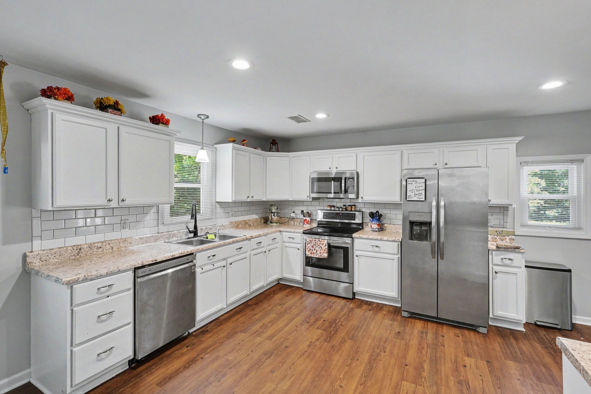 115 Larkway Dr — photo
