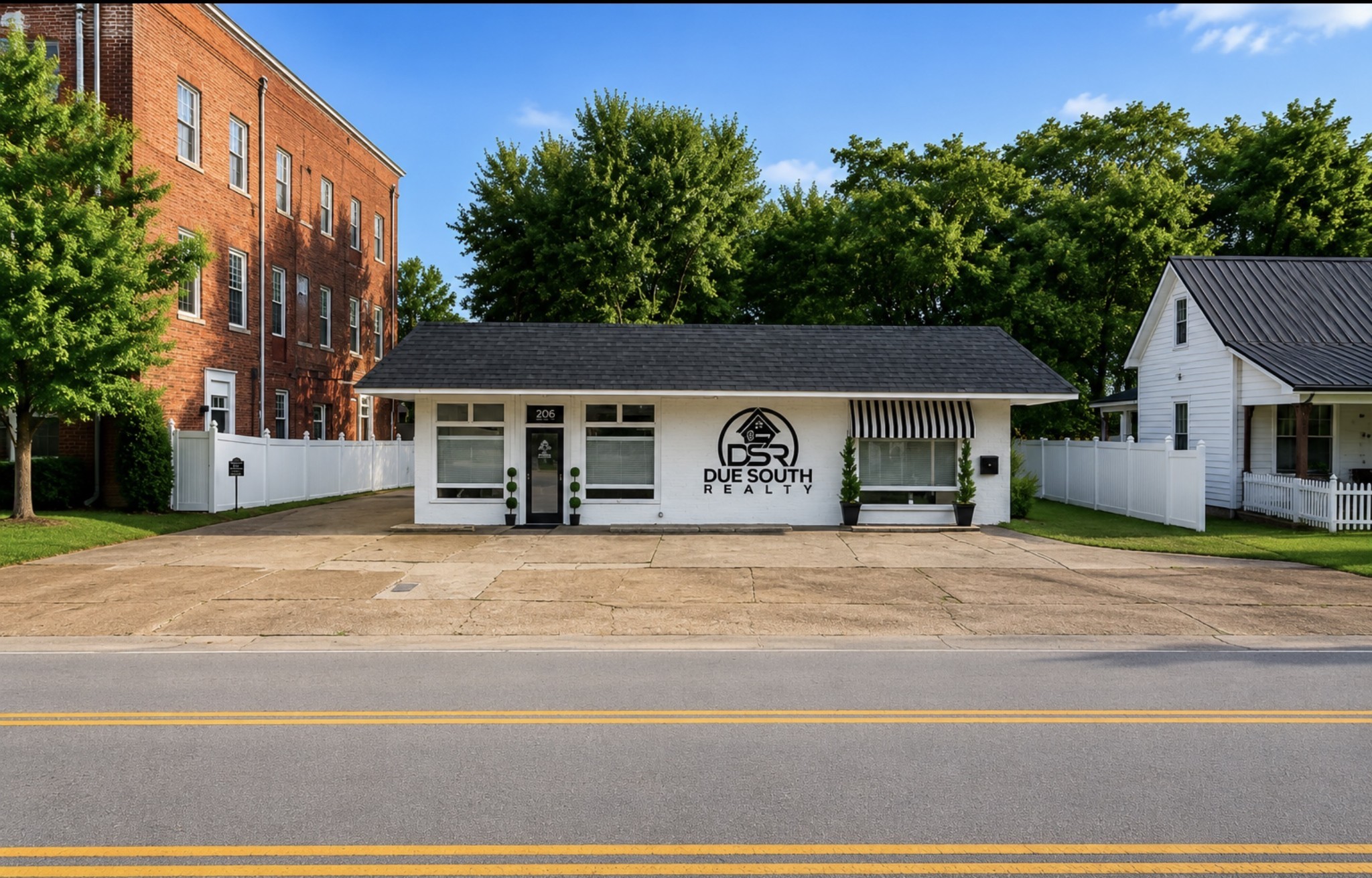 206 W College St — photo