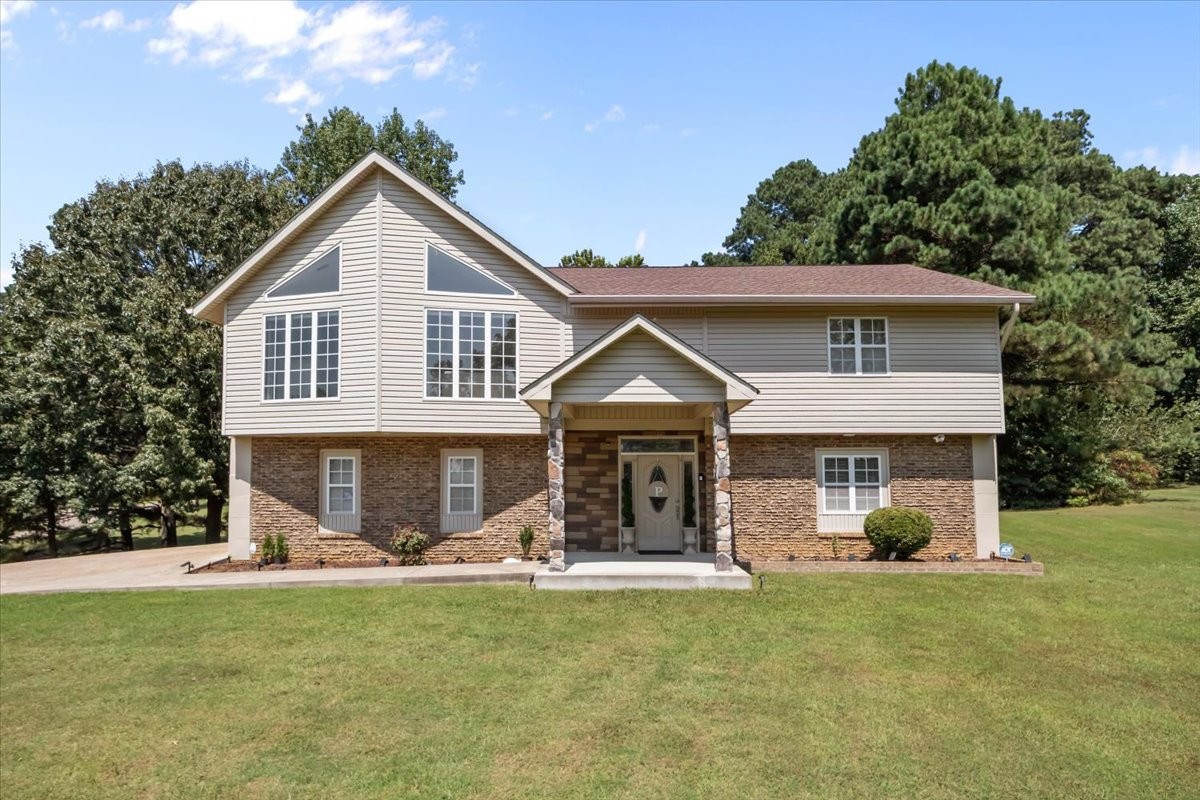 110 Carriage House Dr — photo