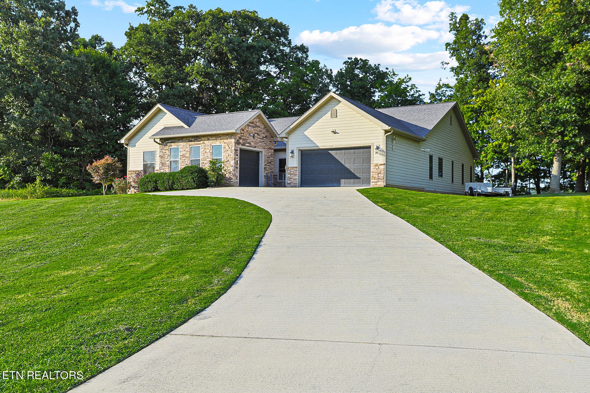 2005 River Mist Circle — photo