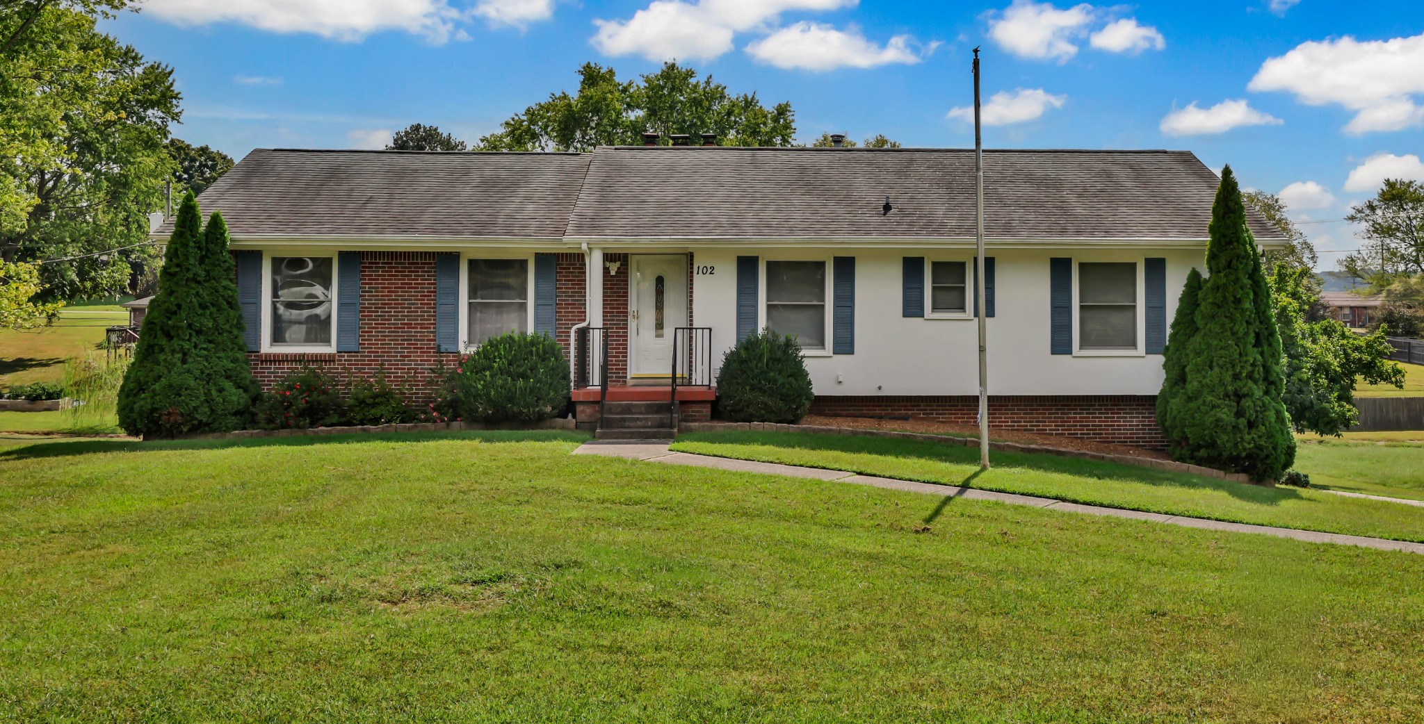 102 Bullock Dr — photo
