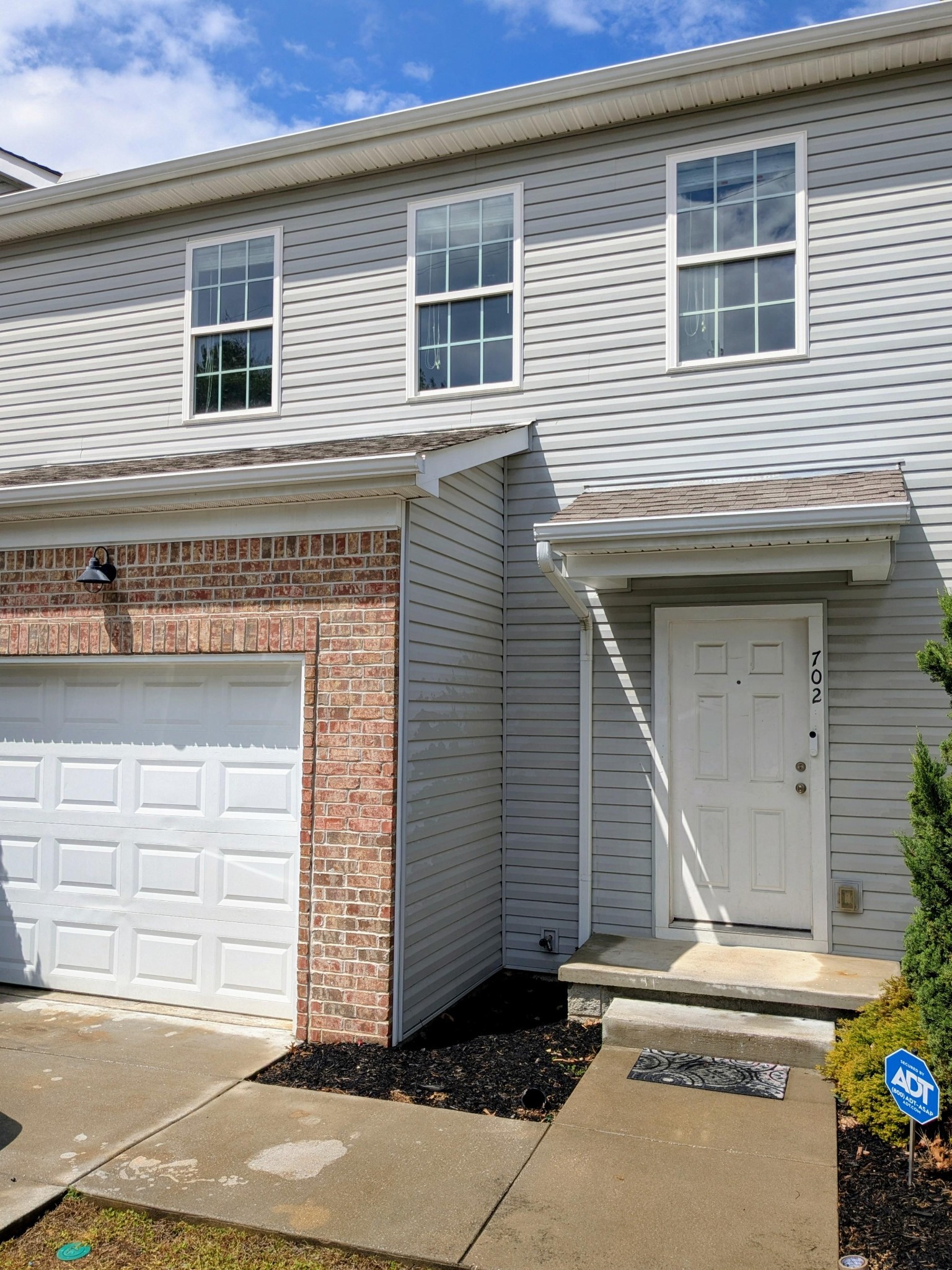702 Pippin Dr — photo