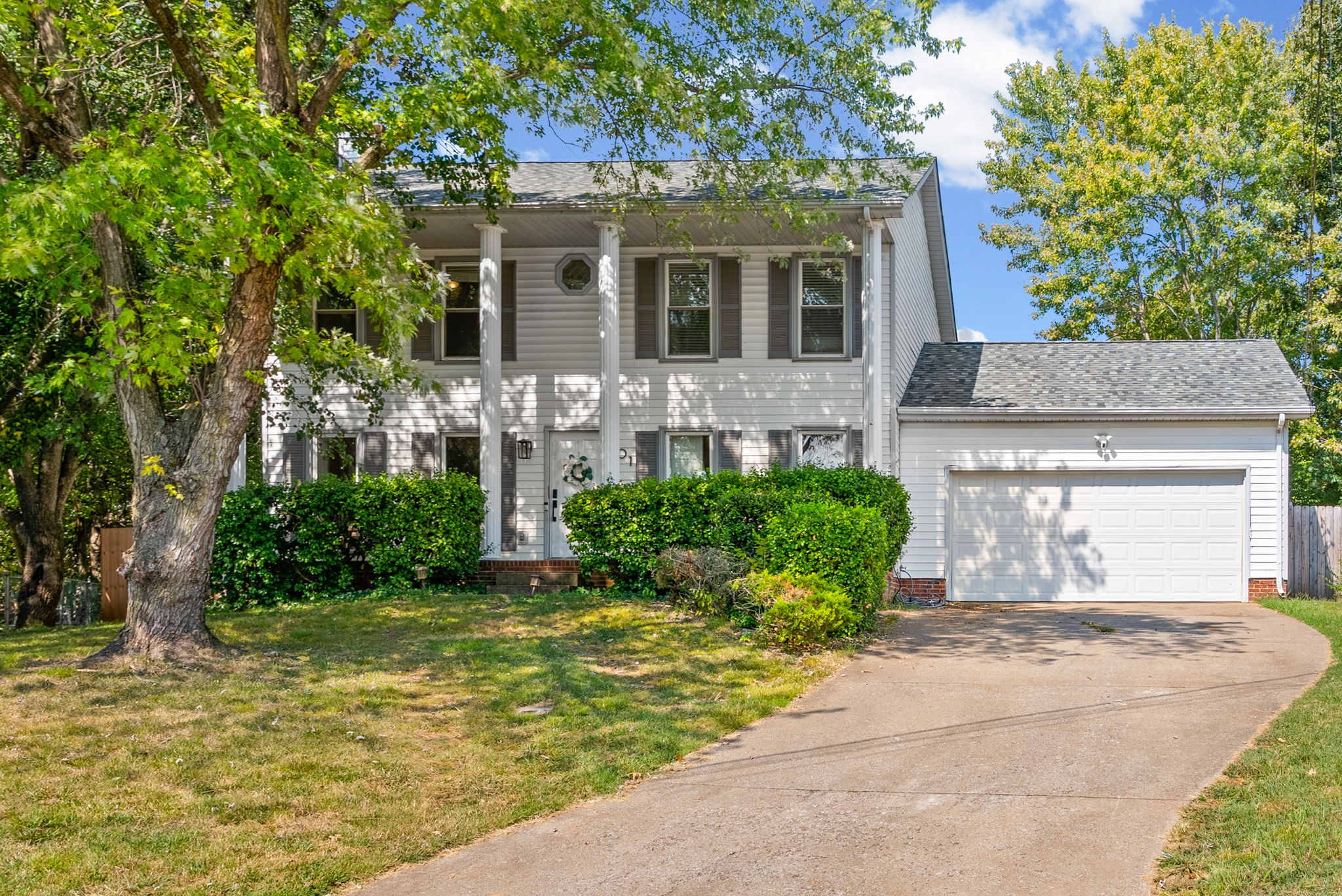 801 Parkview Ct — photo