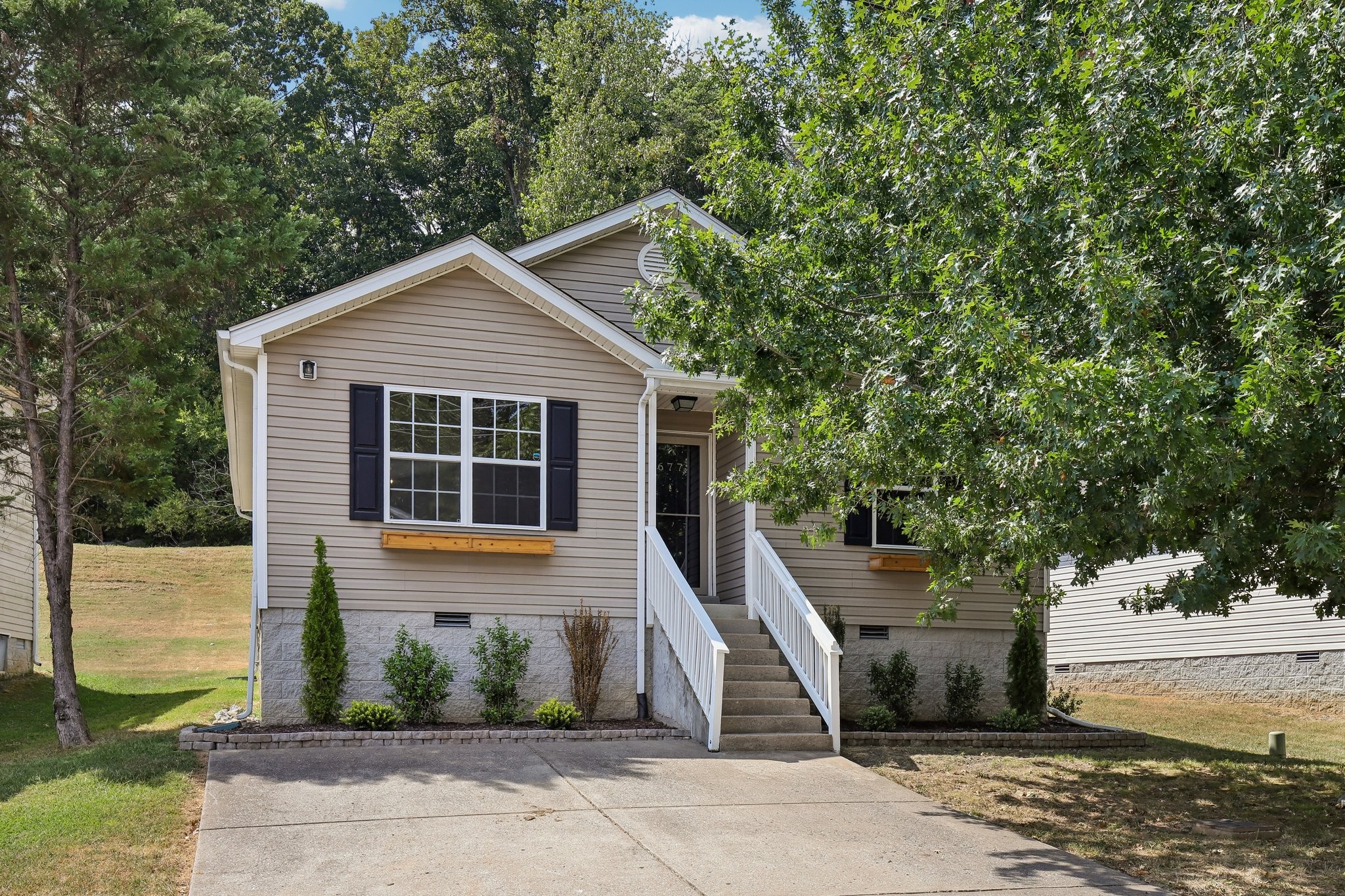 677 Belgium Dr — photo