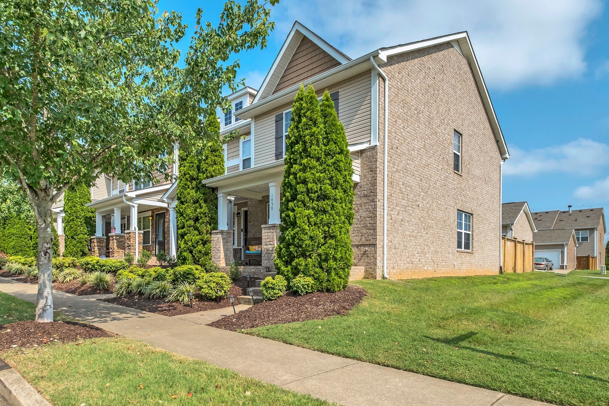 1439 Riverbrook Dr — photo