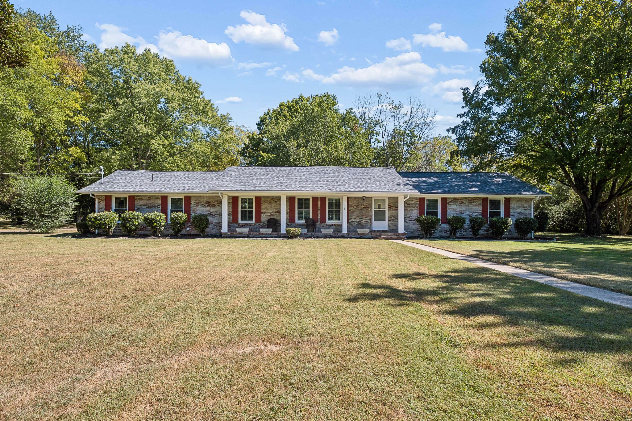 146 W Clearview Dr — photo