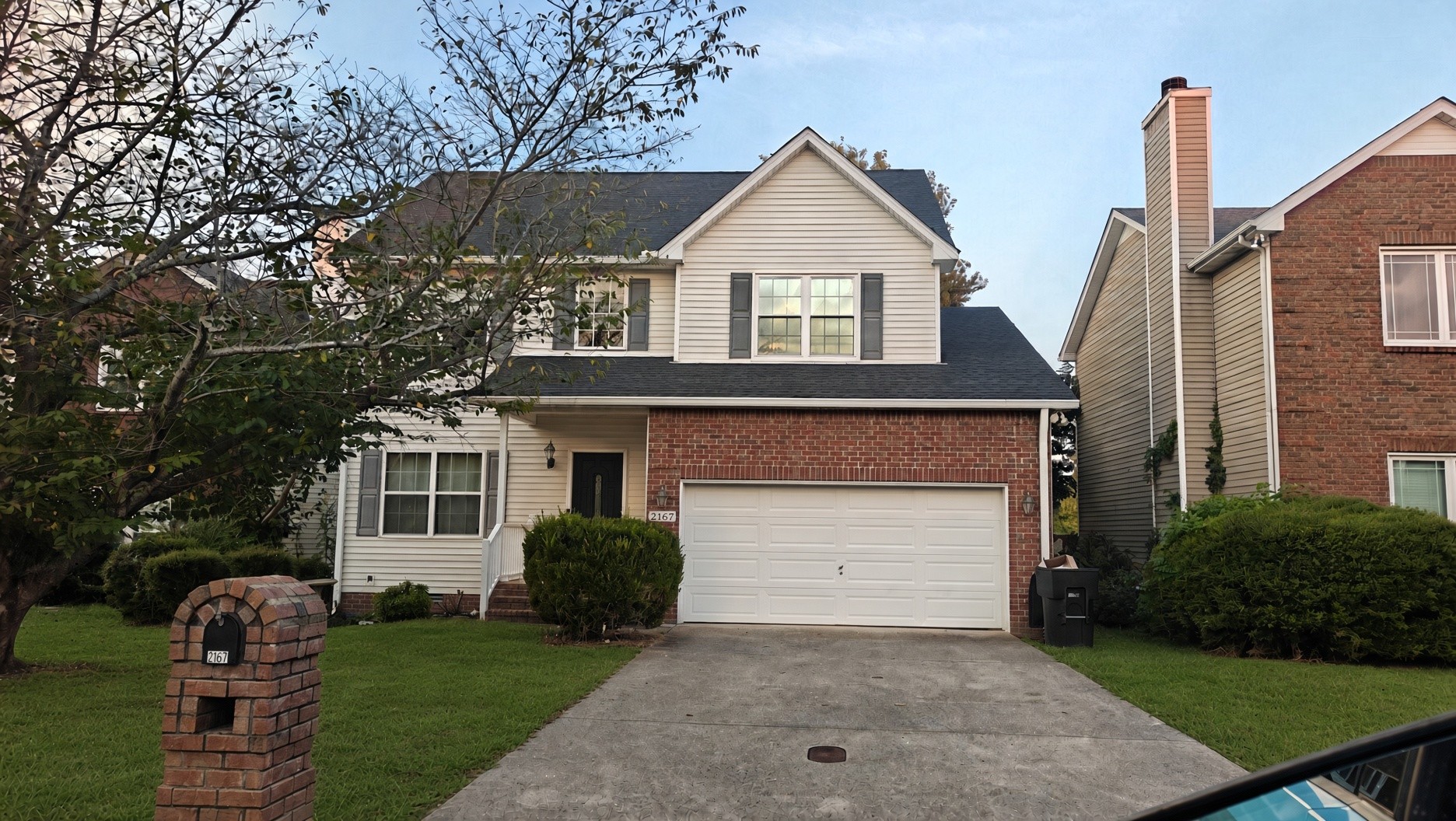 2167 Oak Hill Dr — photo